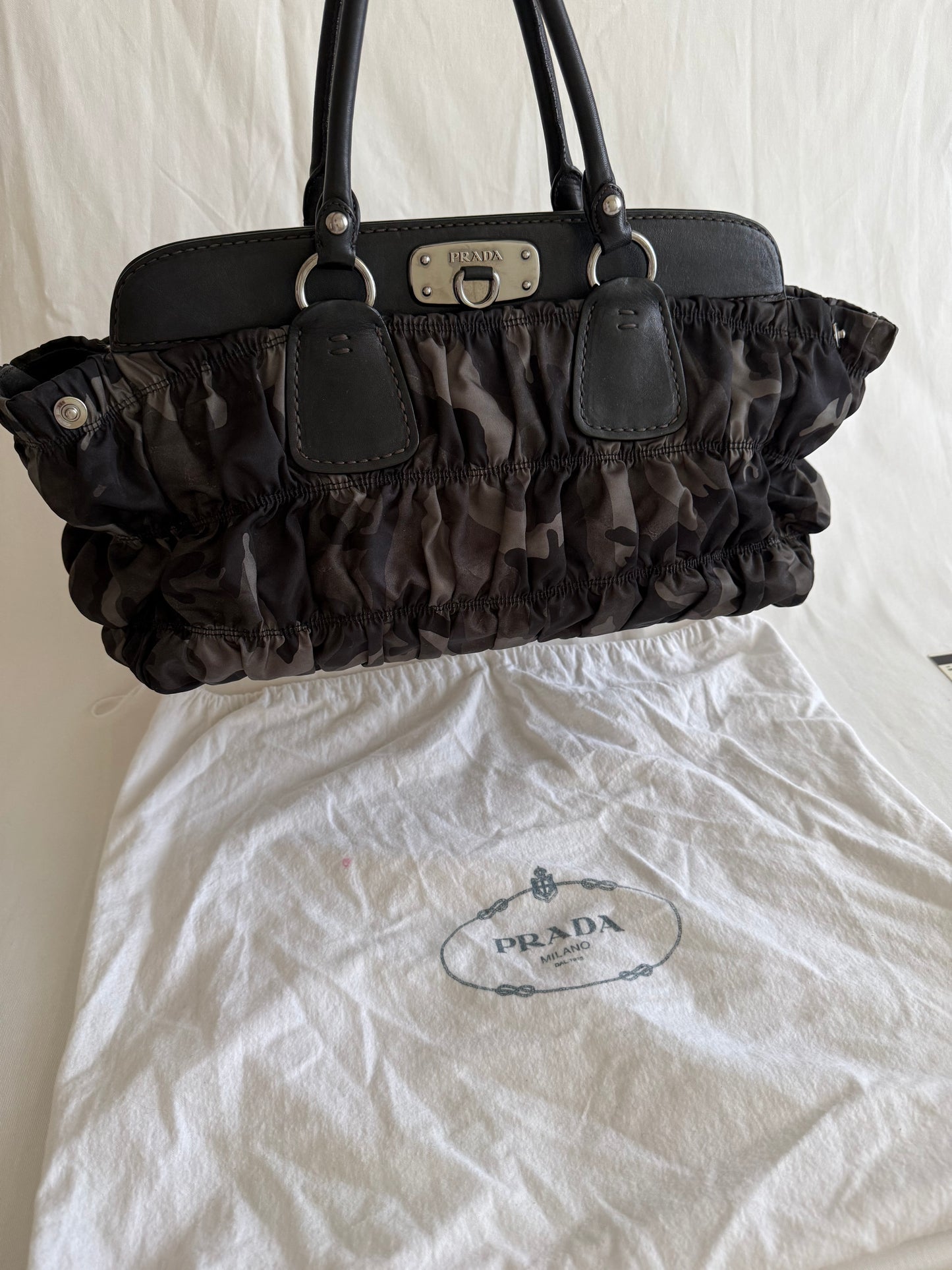 Prada shopping camo fumo