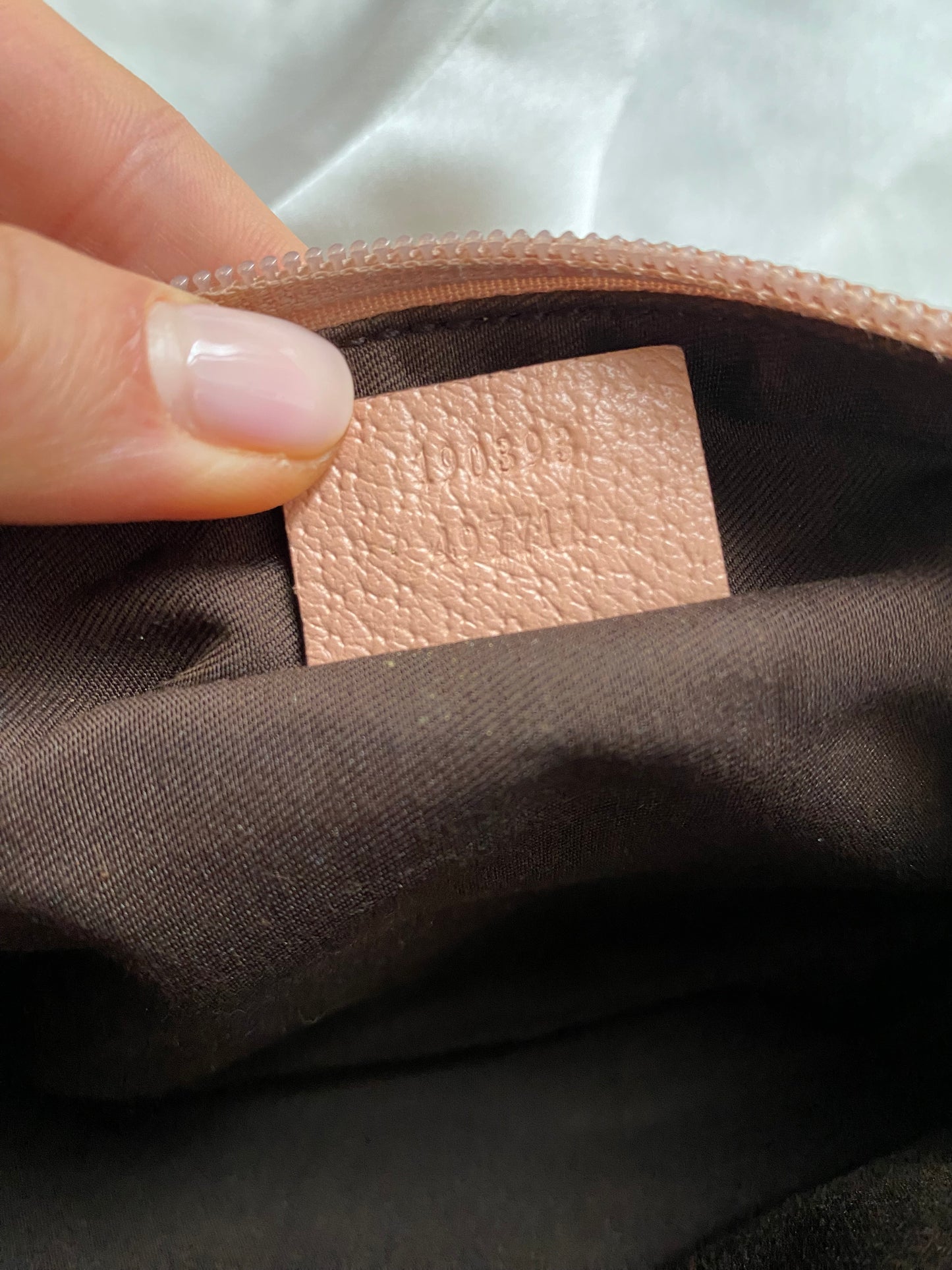 Gucci pretty boat pink hammered leather