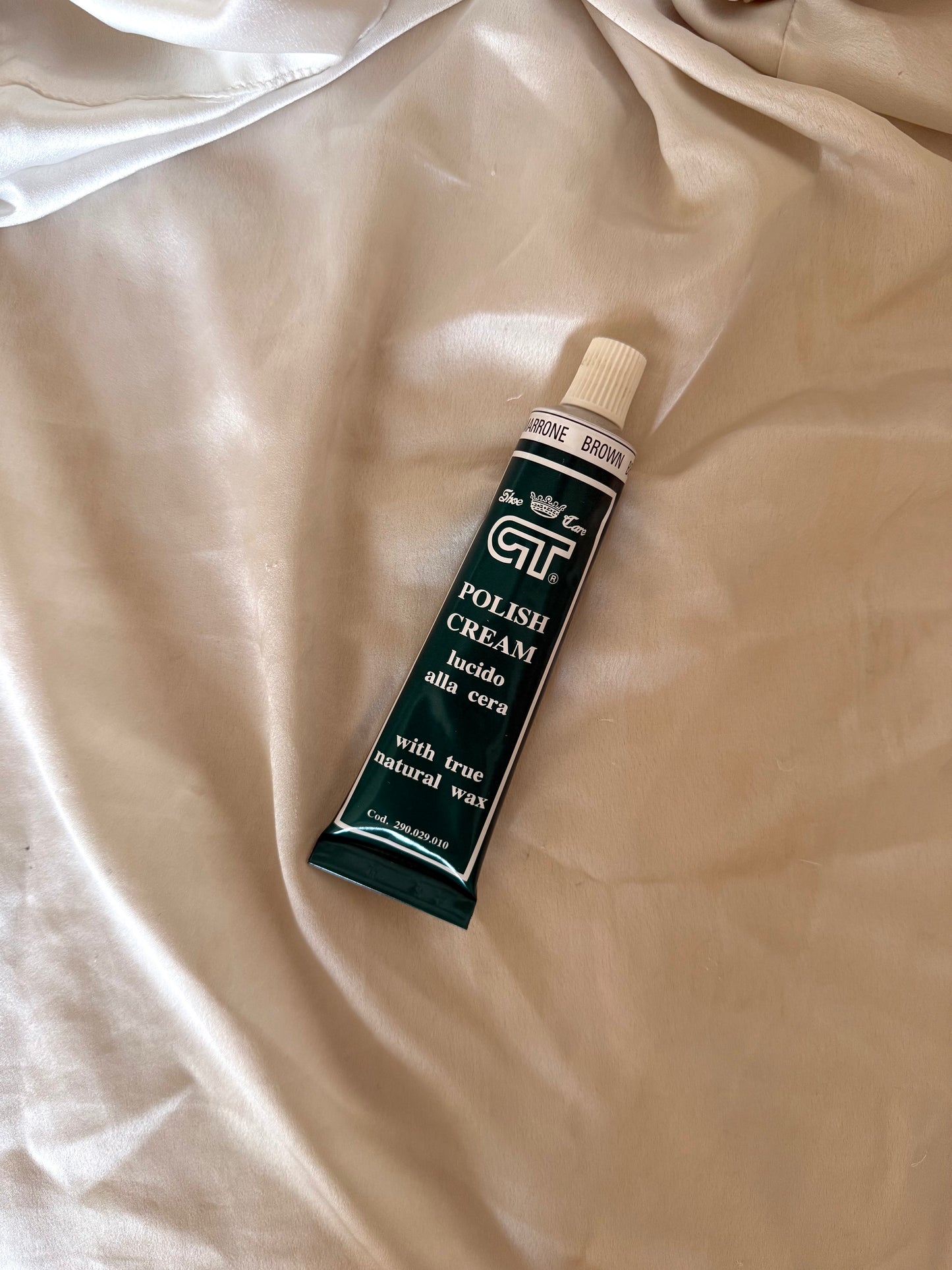 Colored cream for luxury bags