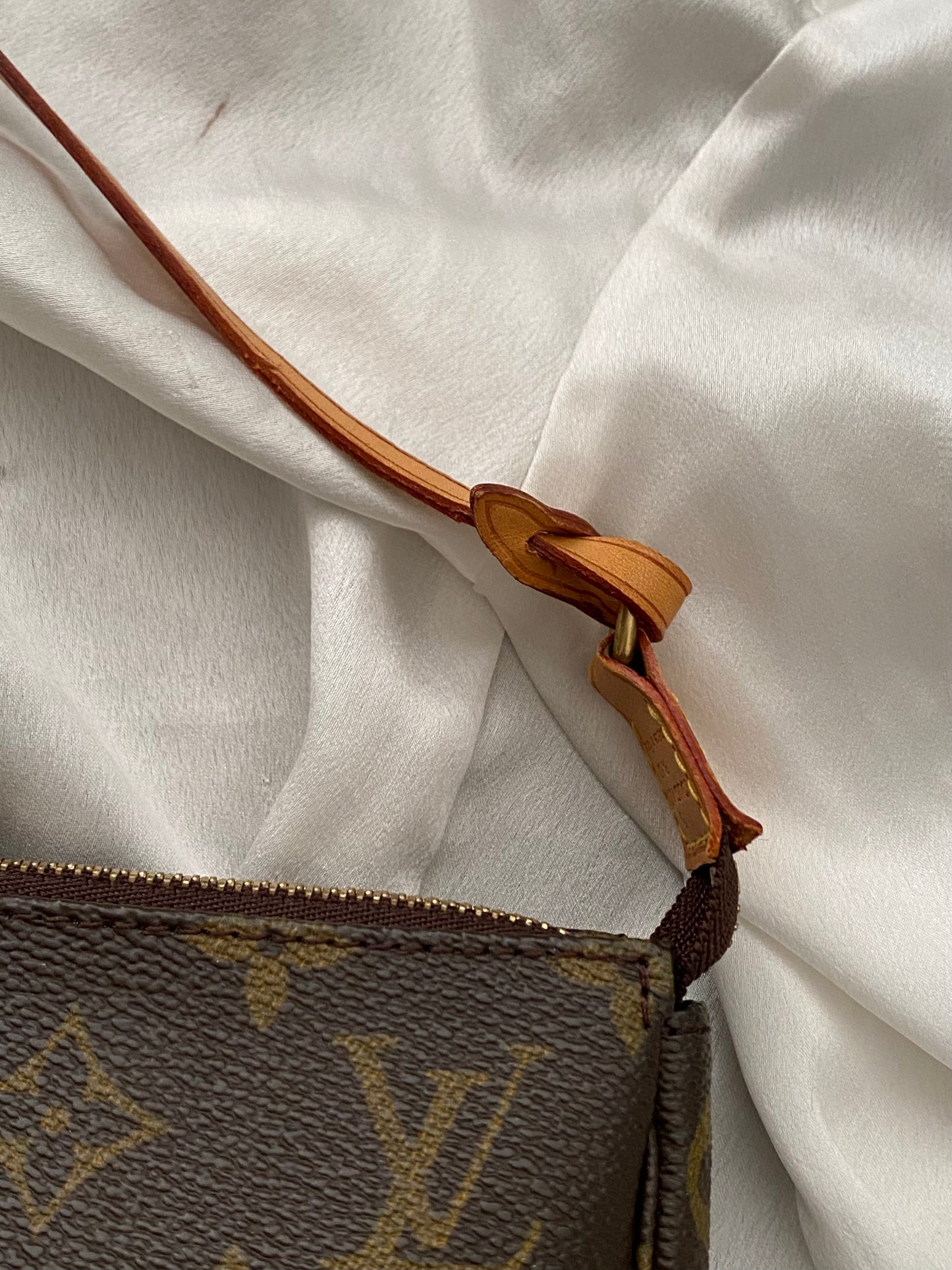 Louis Vuitton pochette accessoire ottime condizioni