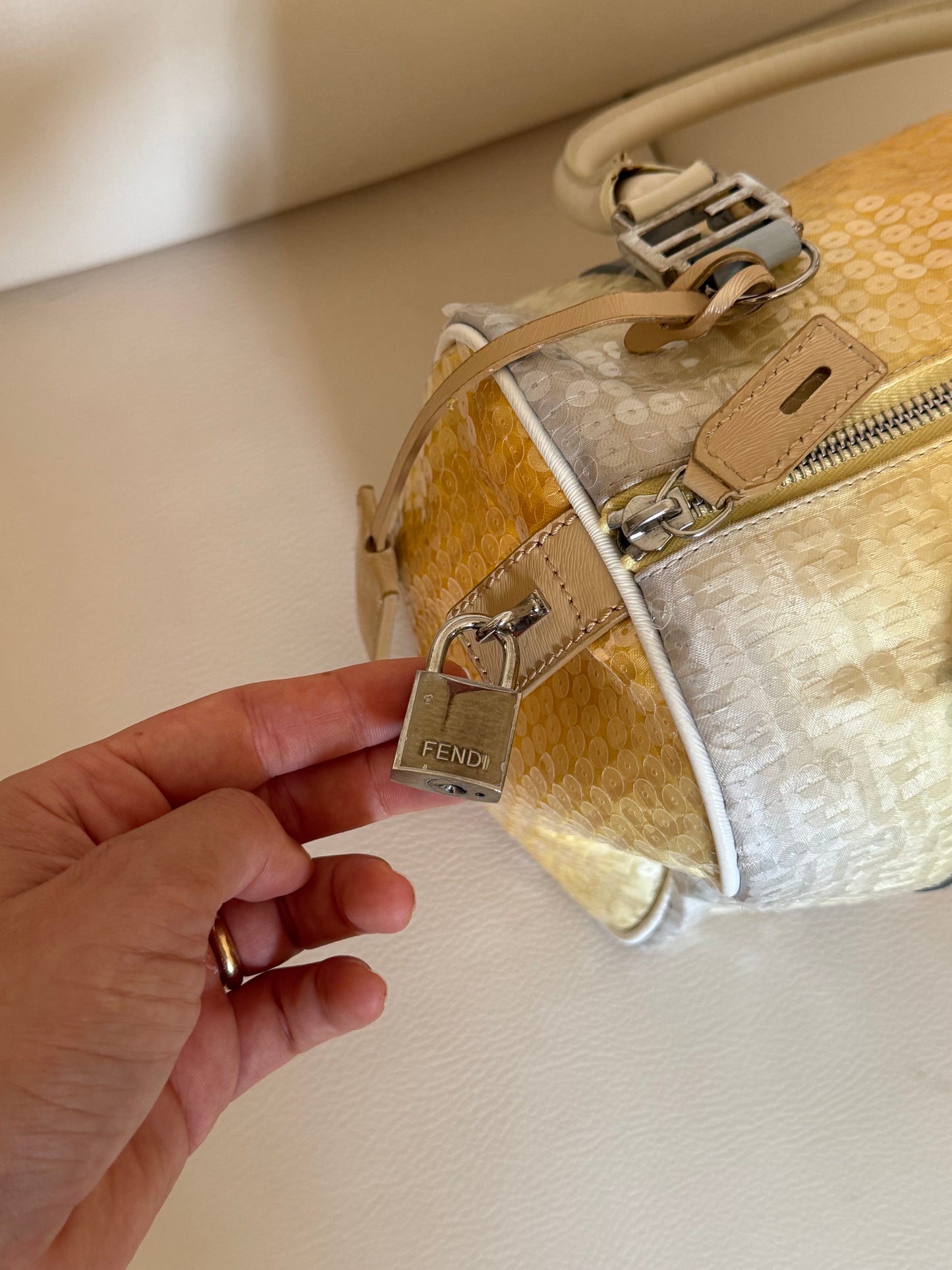 Bauletto Fendi small monogram zucchino paillette giallo