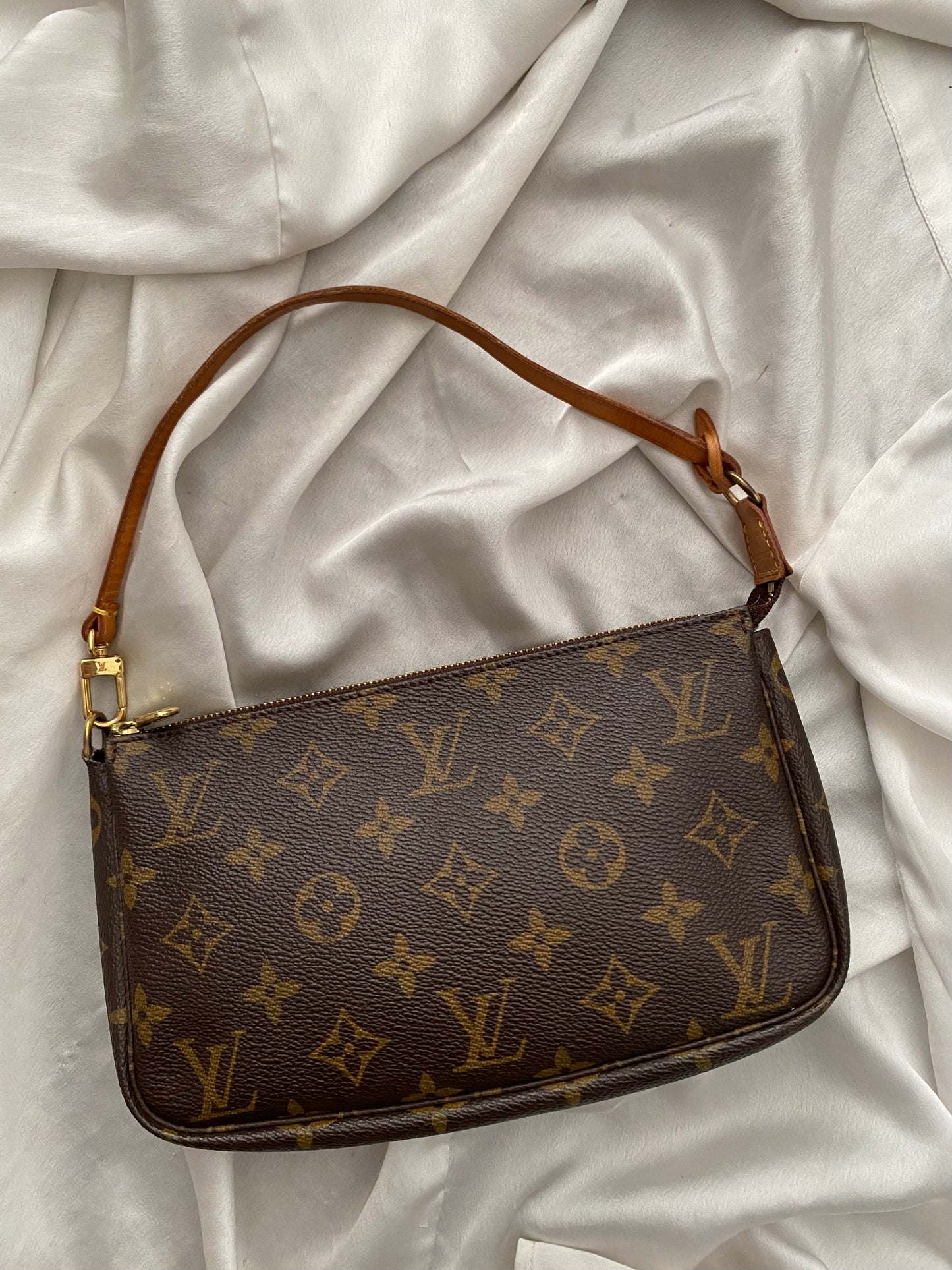 Louis Vuitton pochette accessoire monogram miele