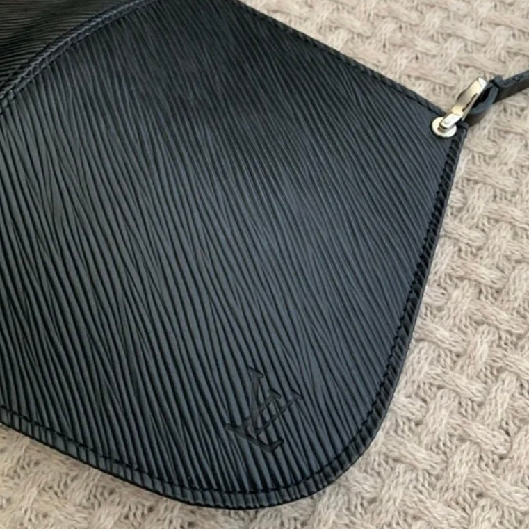 Louis Vuitton demi lune epi clutch bag