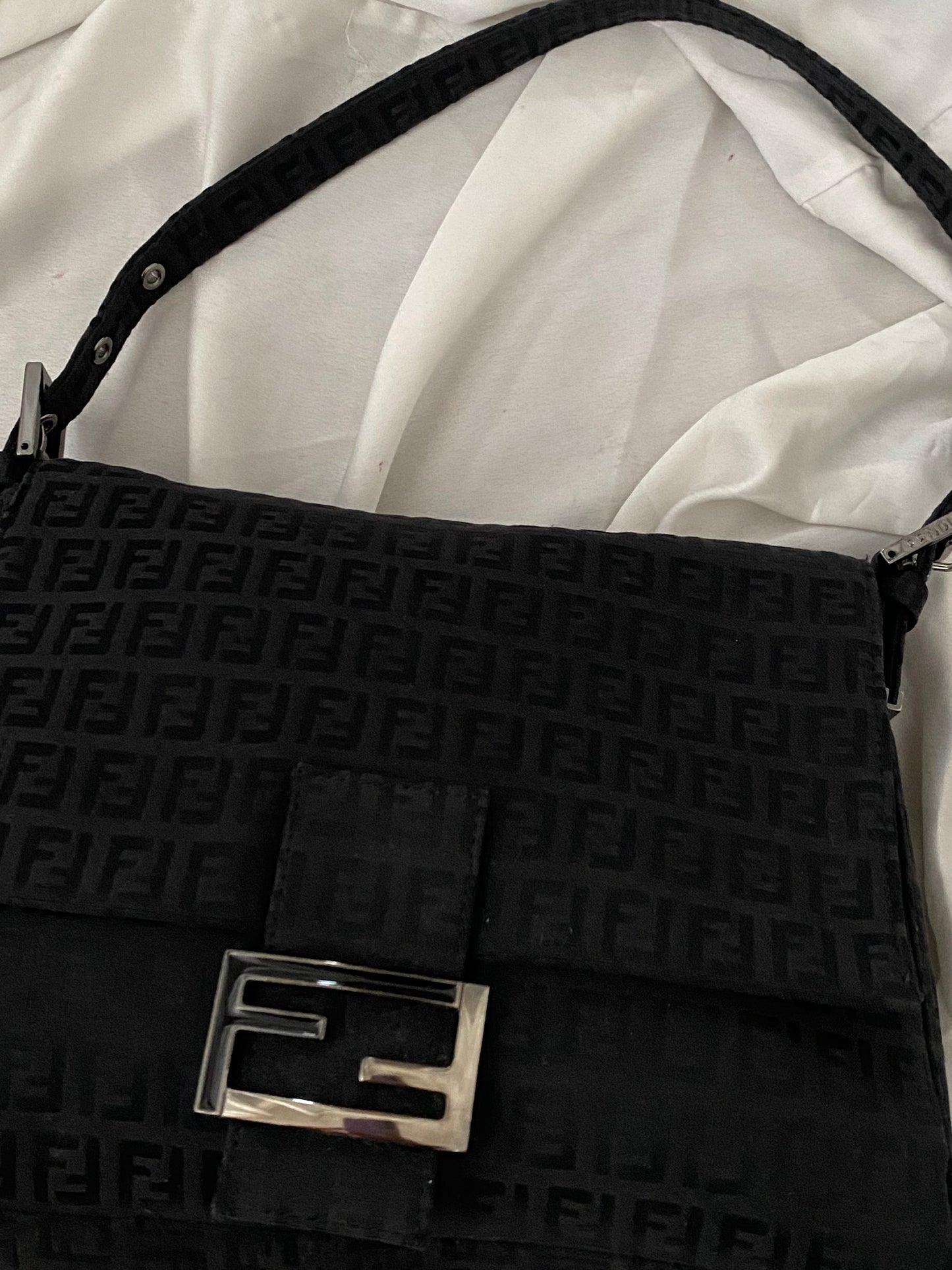 Fendi mom baguette zucchini black
