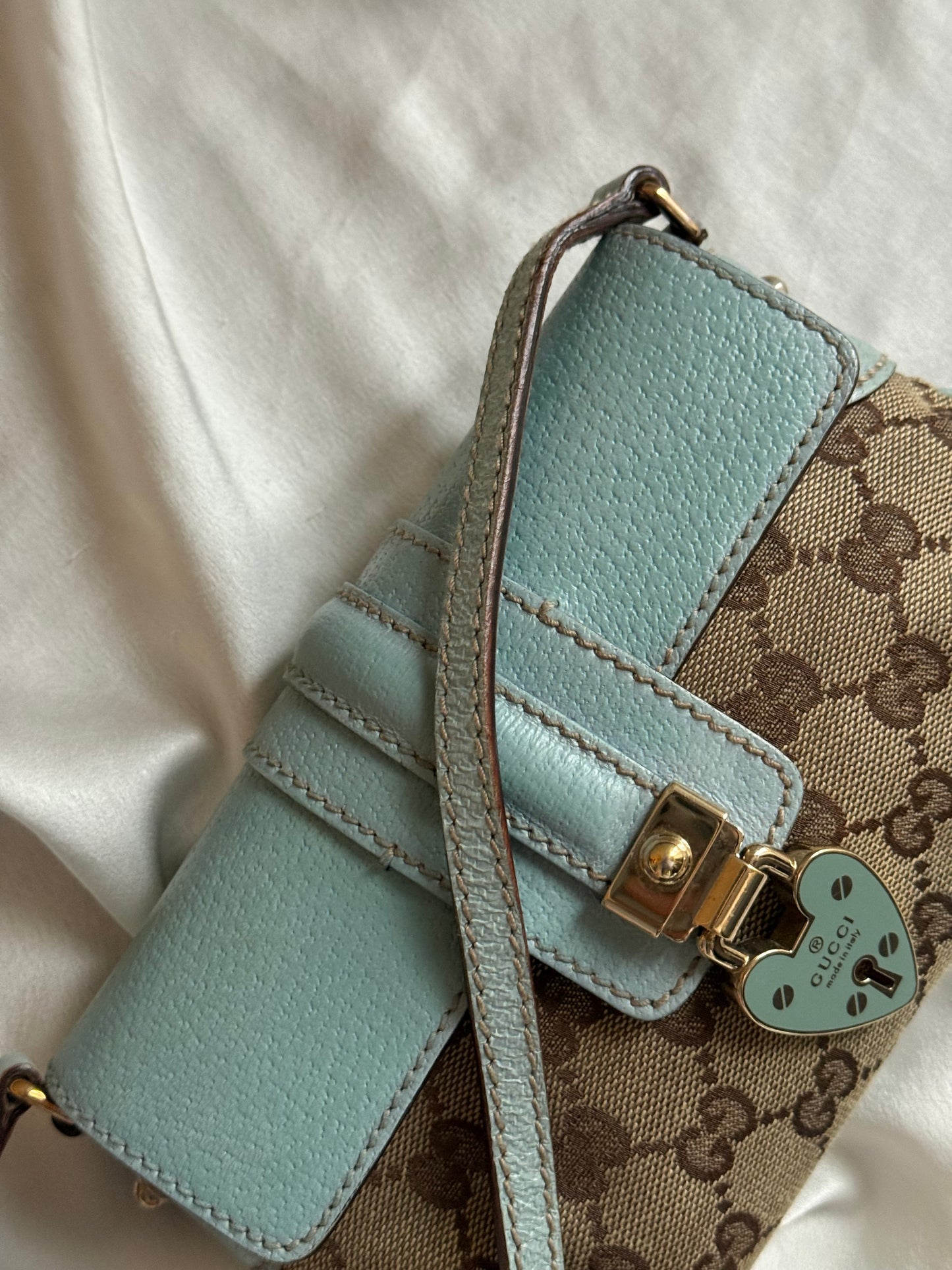 Gucci pochette monogram heartlock light blue