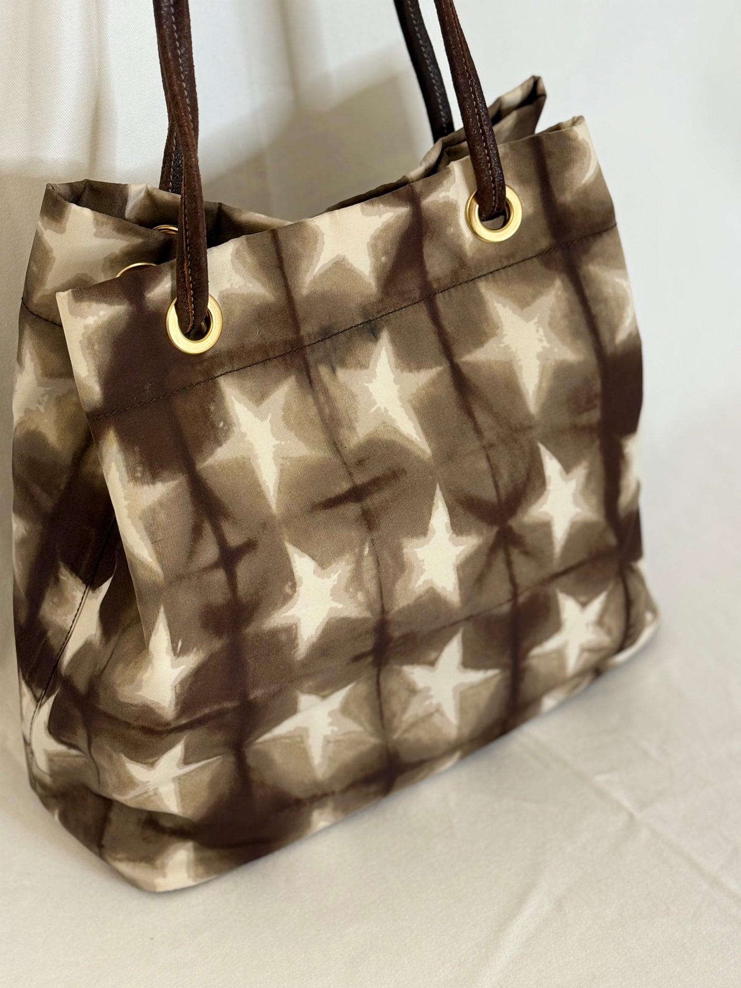 Prada shopping tote stars