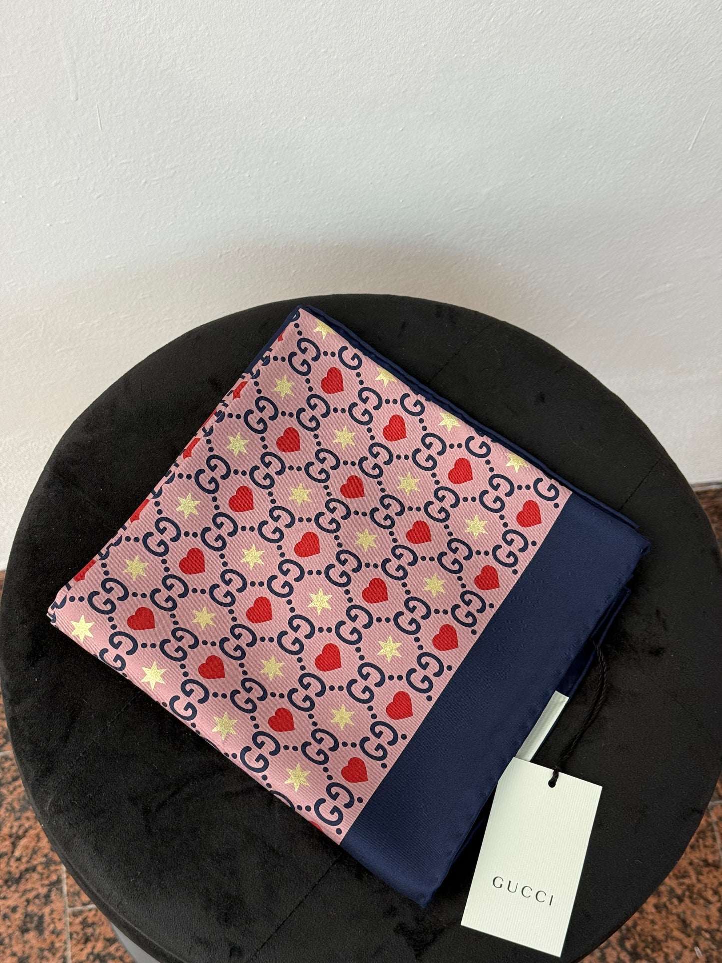 Gucci foulard monogram stelle e cuori