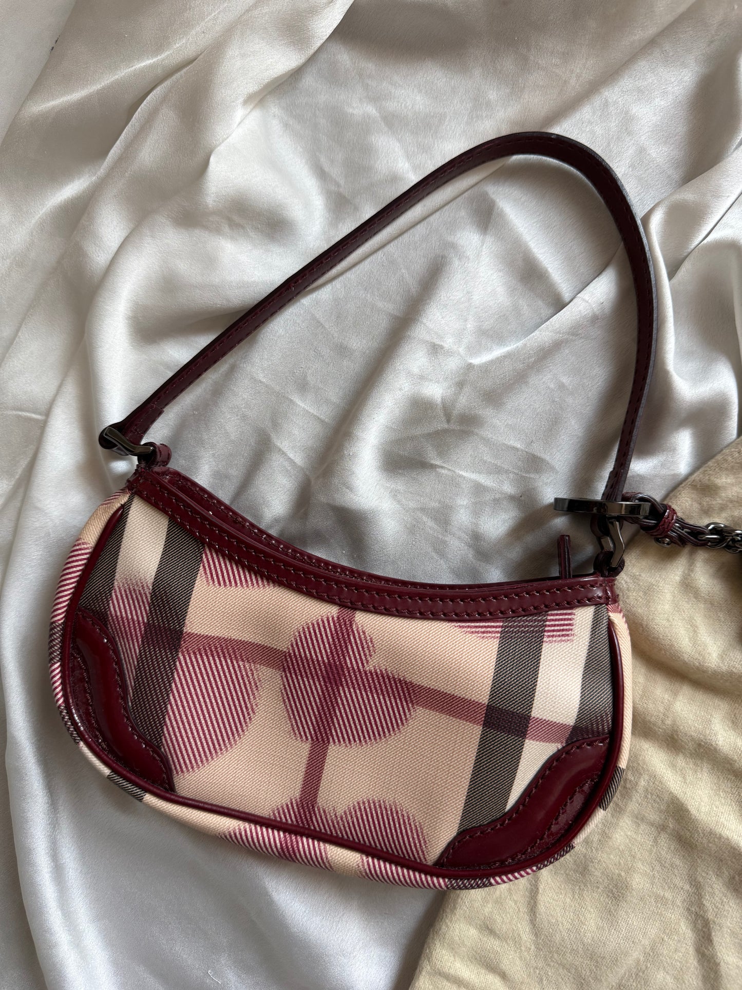 Burberry nova check painted hearts