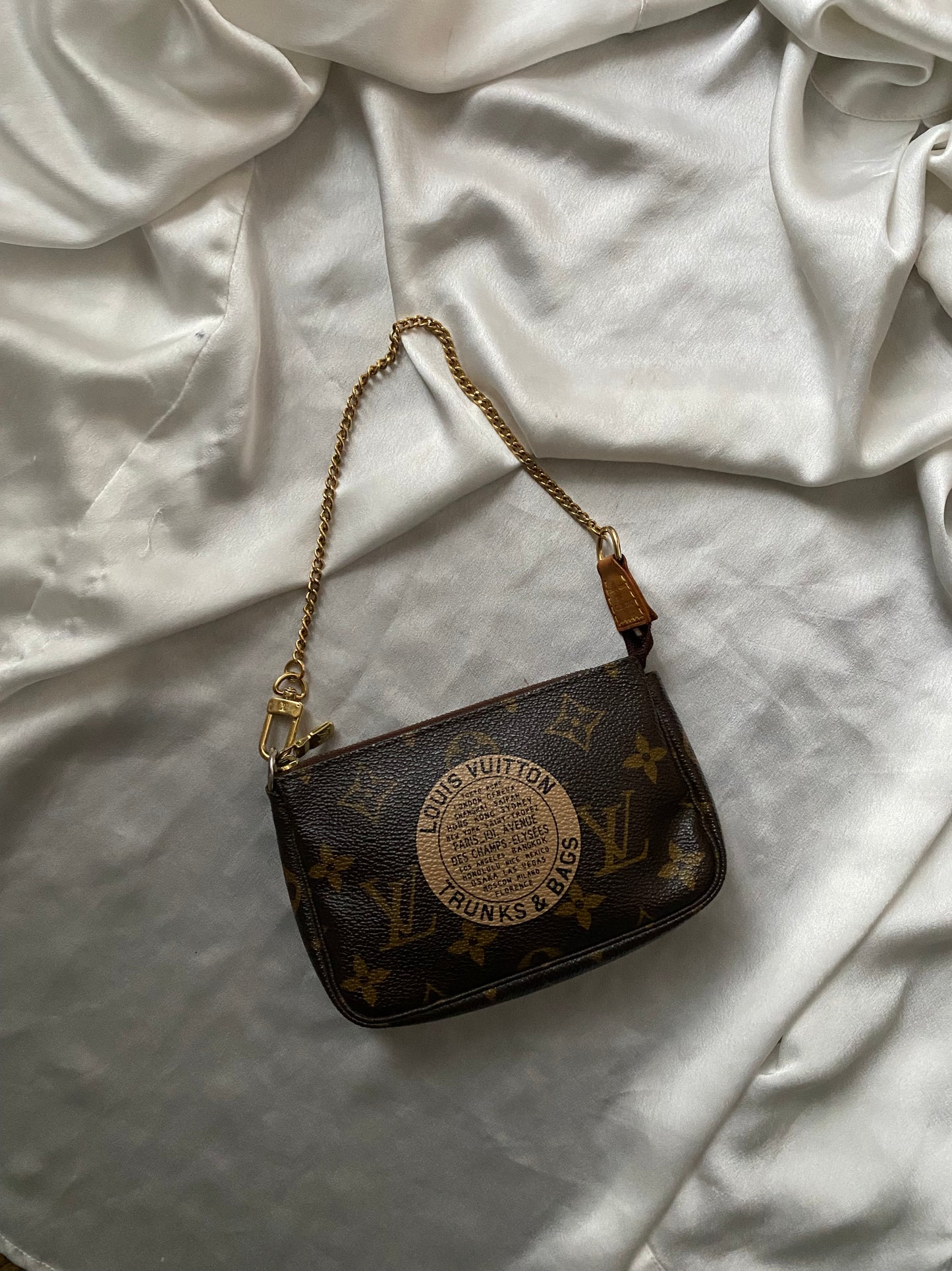 Louis Vuitton mini clutch bag accessoire ed. Trunks &amp; Bags Limited