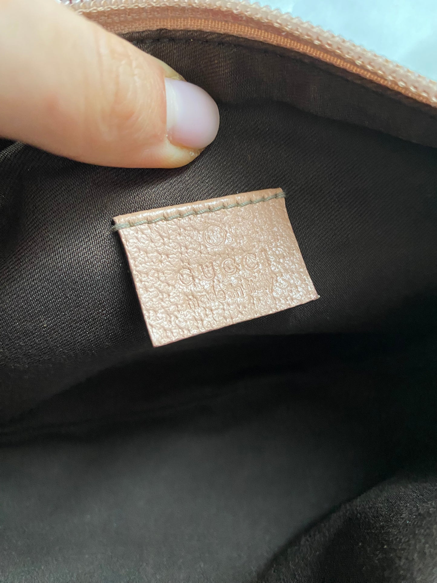 Gucci pretty boat pink hammered leather