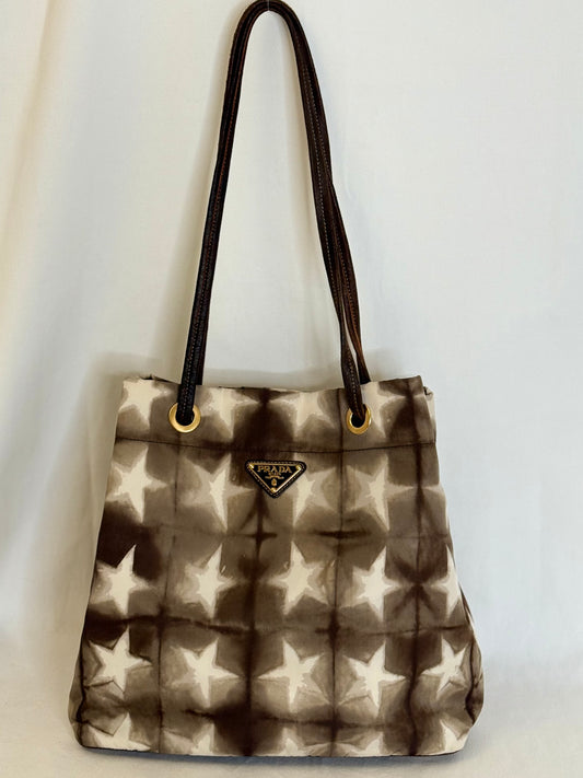Prada shopping tote stars
