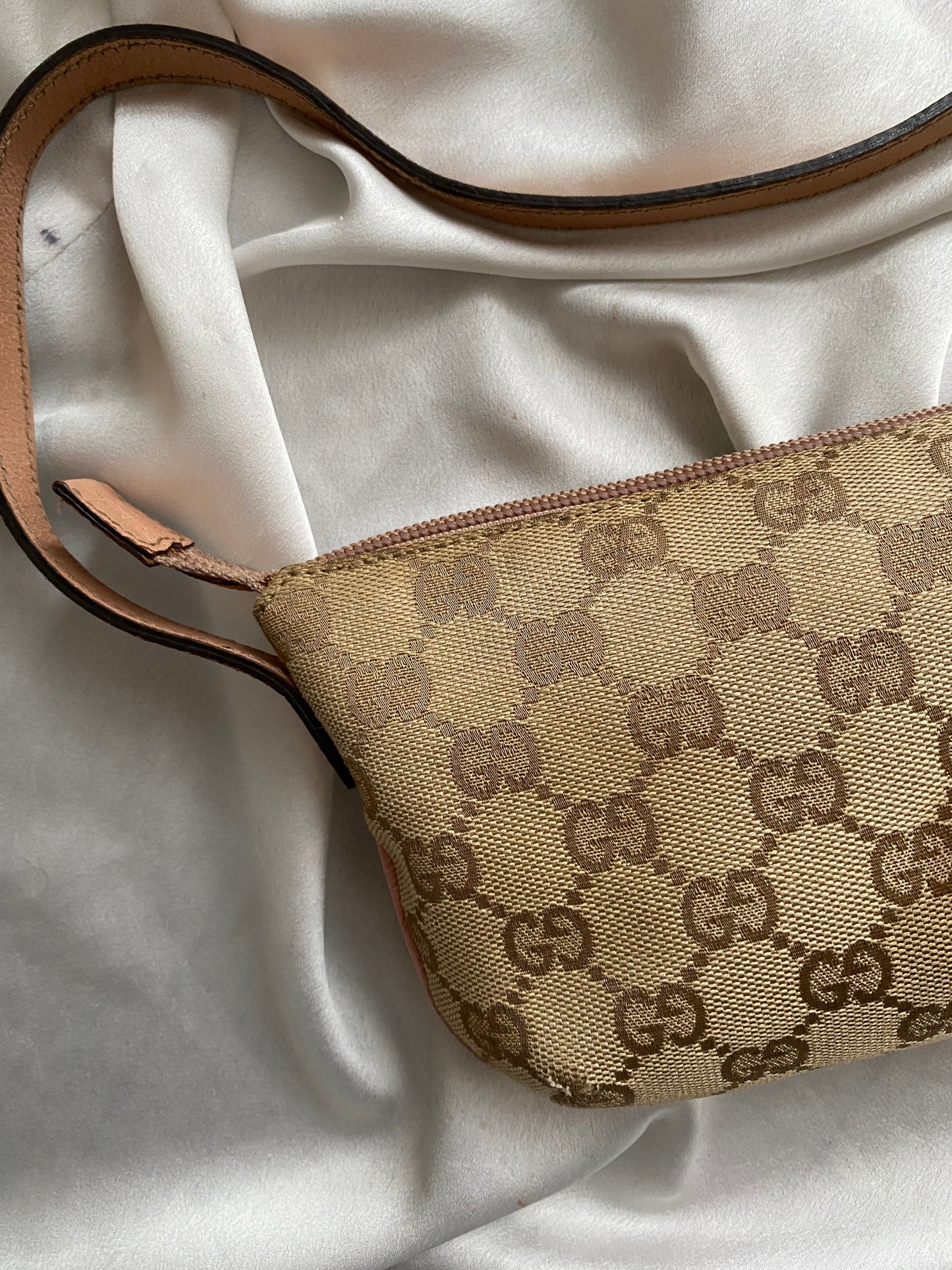 Gucci pretty boat pink hammered leather