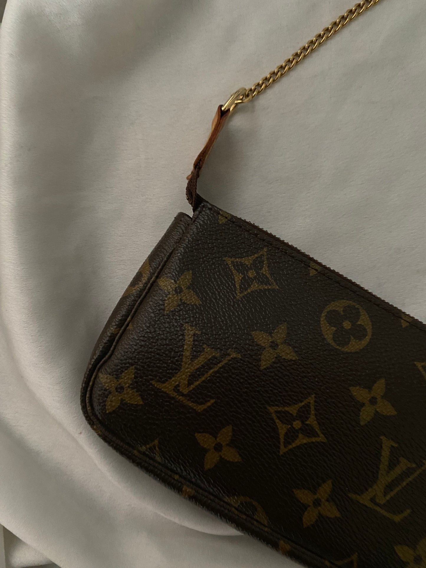 Louis Vuitton mini clutch bag accessoire ed. Trunks &amp; Bags Limited