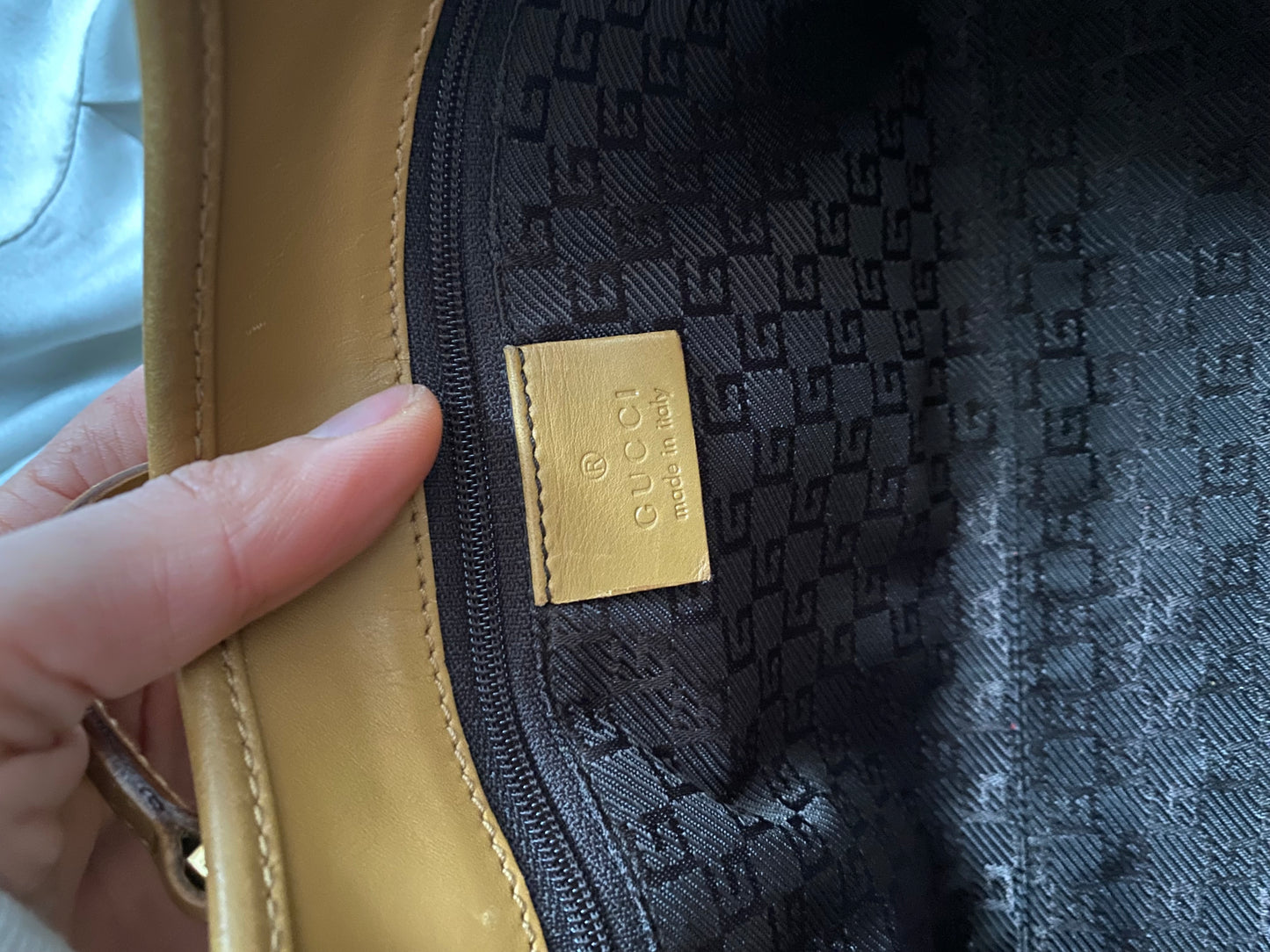 Gucci bardot small in suede