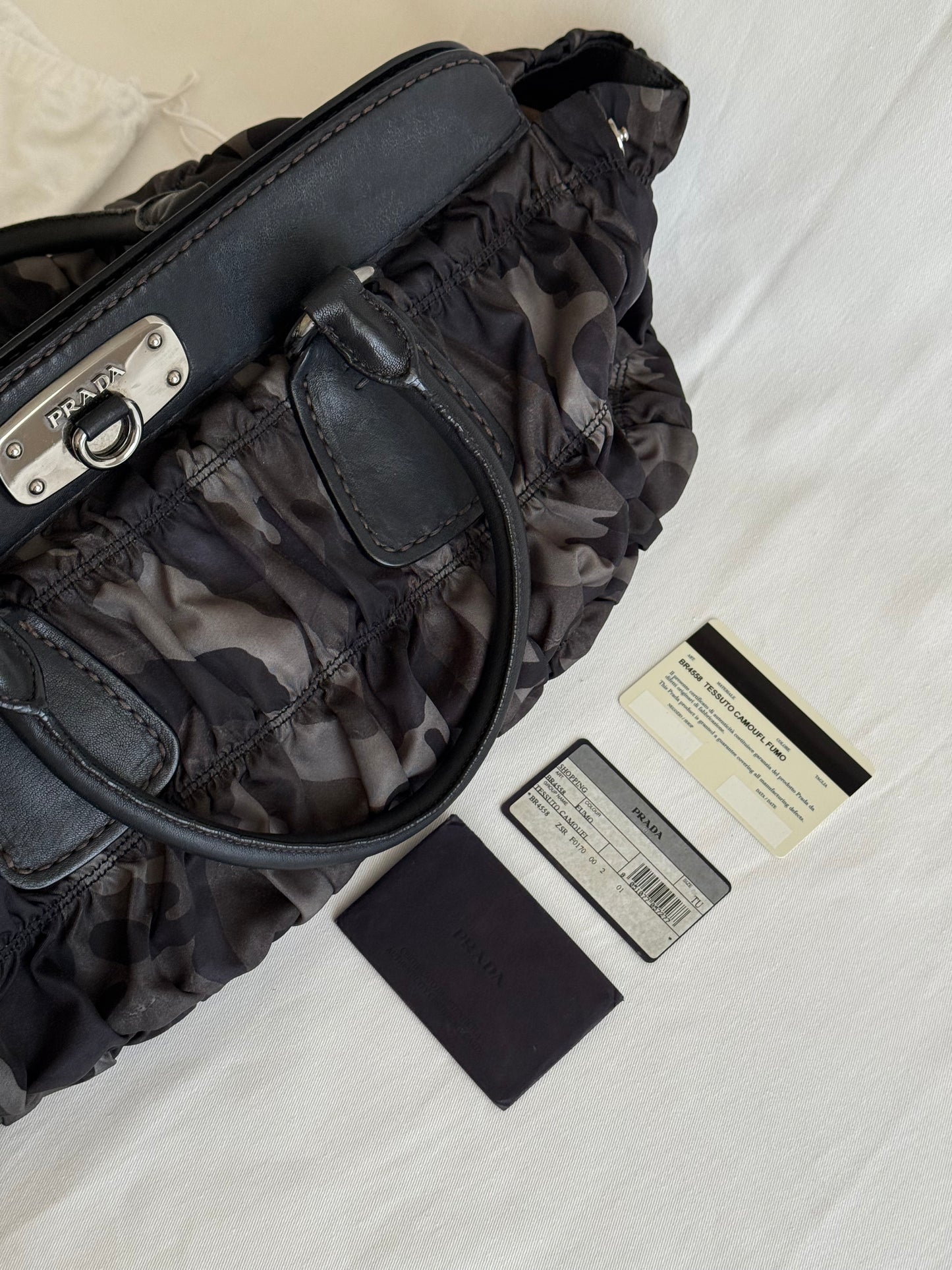 Prada shopping camo fumo