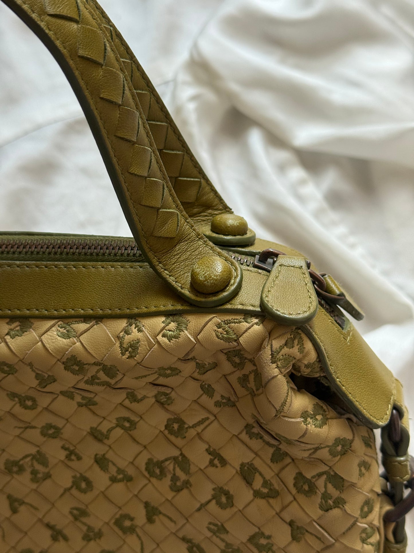 Bottega Veneta belly 76 intrecciato margherite