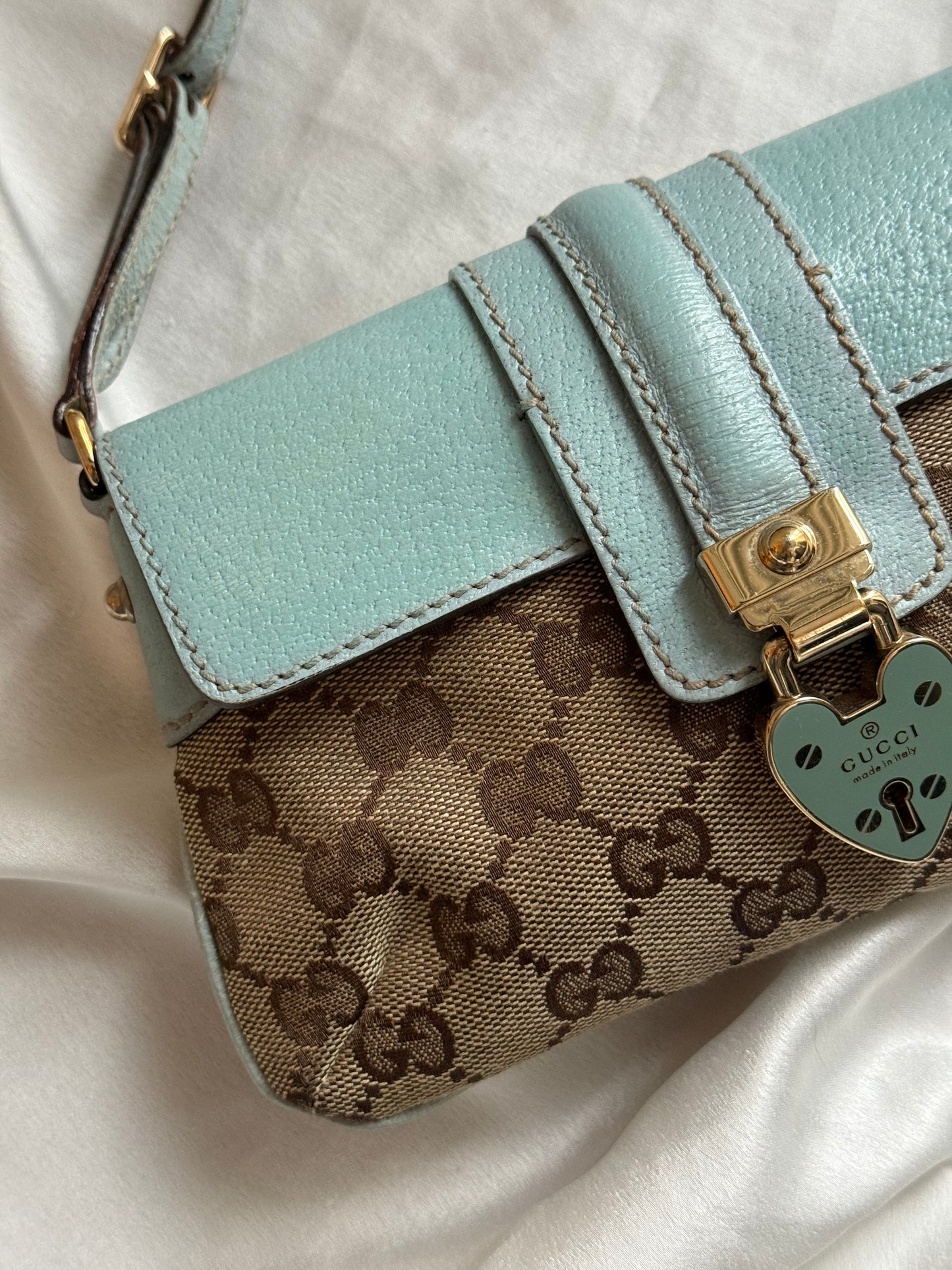 Gucci pochette monogram heartlock light blue
