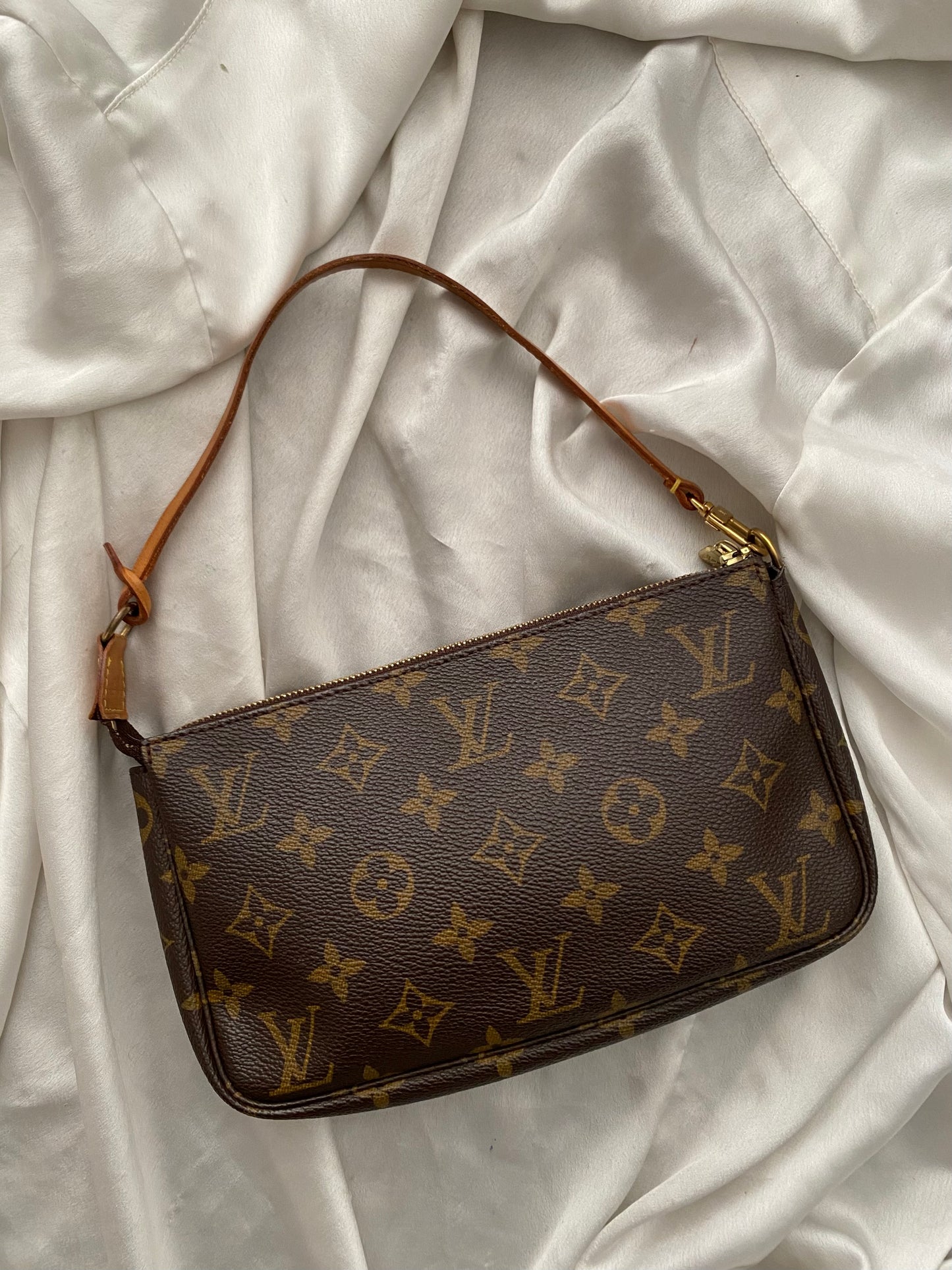 Louis Vuitton pochette accessoire monogram miele
