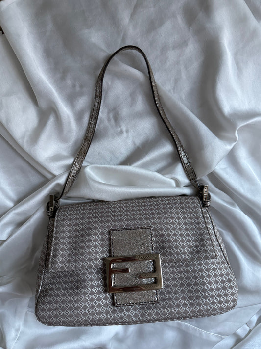 Fendi mini mamma baguette monogram argento