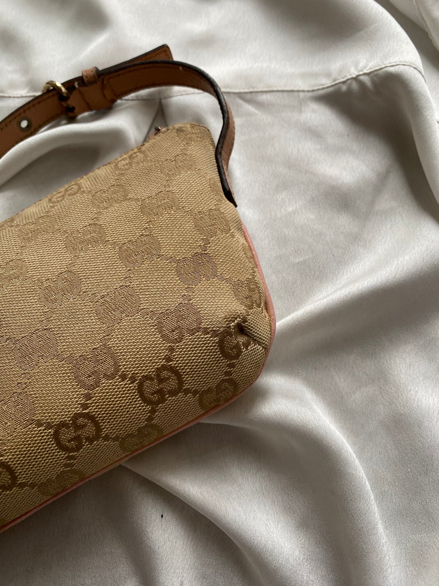 Gucci pretty boat pink hammered leather