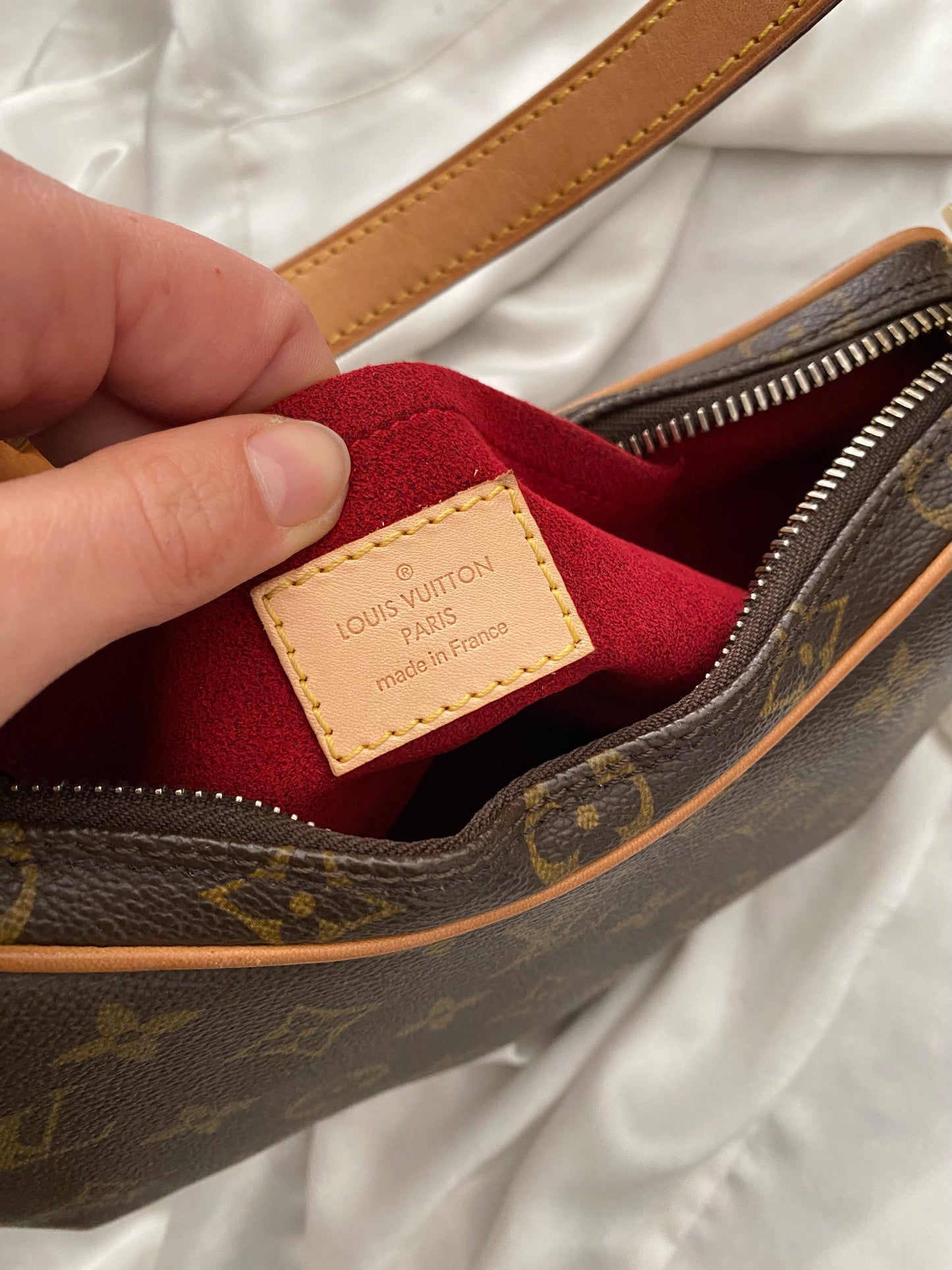 Louis Vuitton croissant pm
