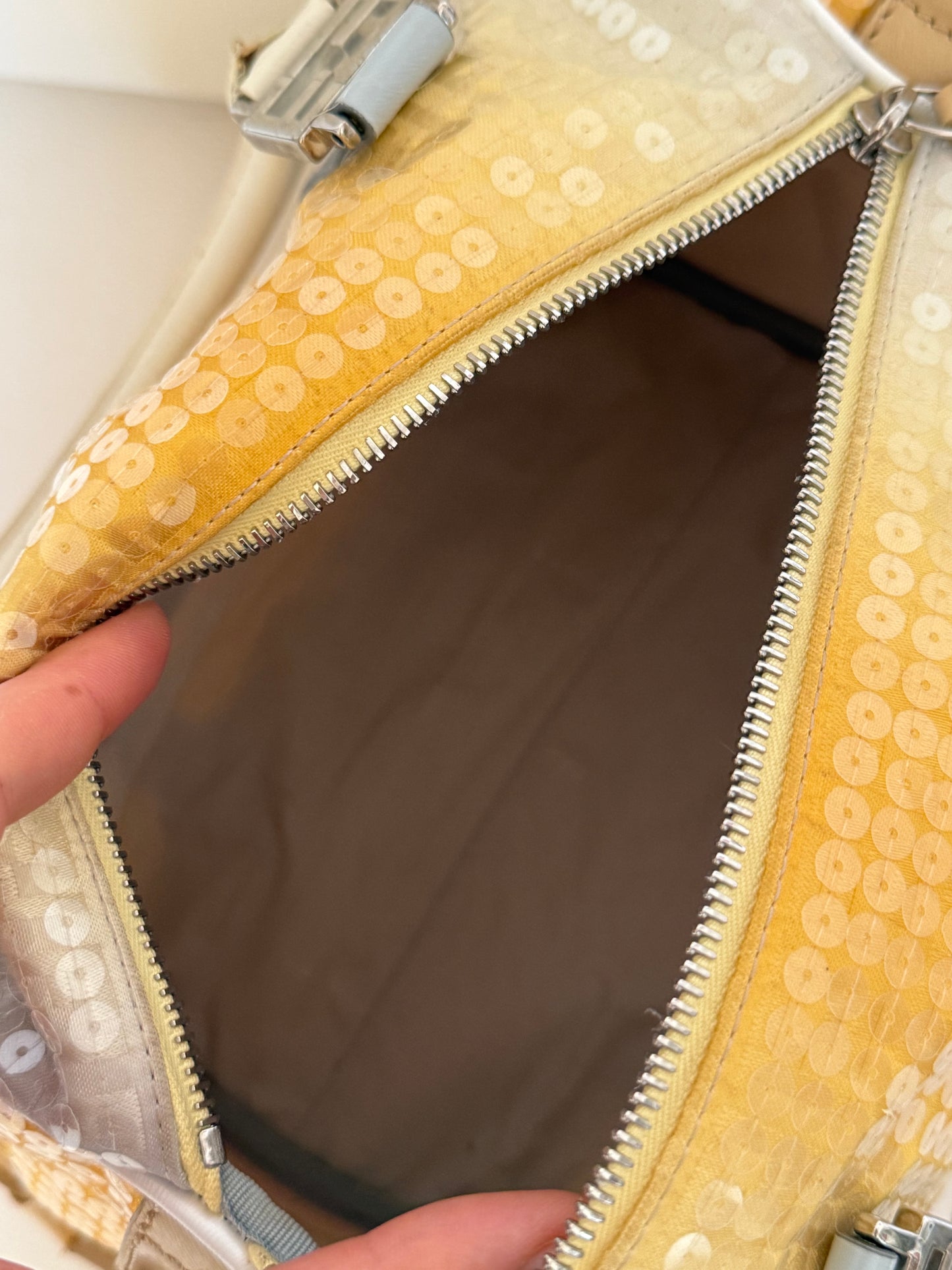 Bauletto Fendi small monogram zucchino paillette giallo