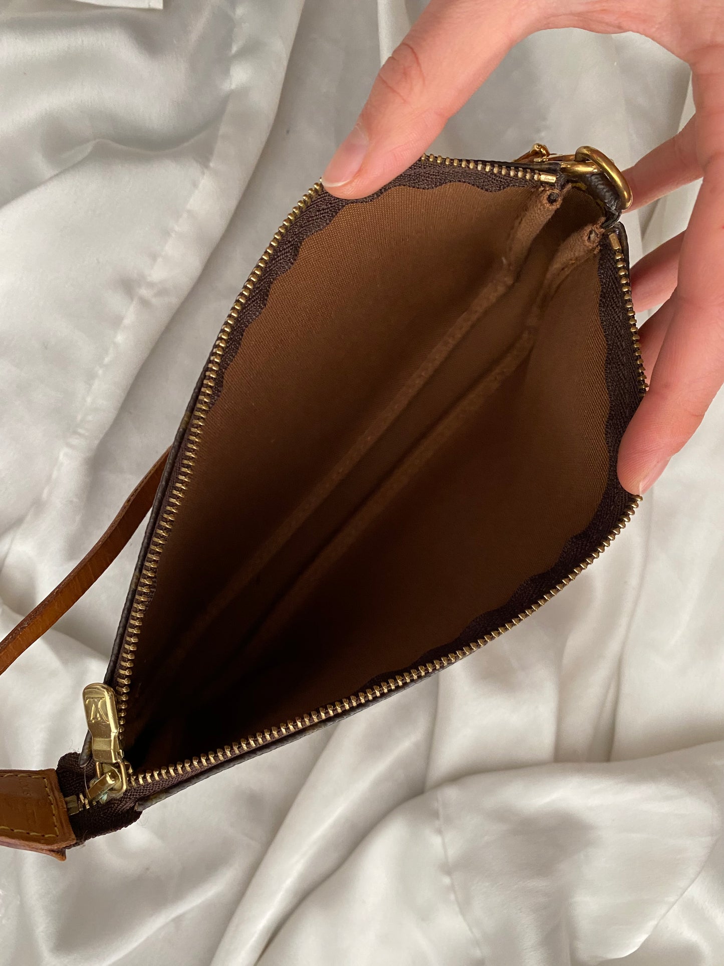 Louis Vuitton pochette accessoire monogram miele