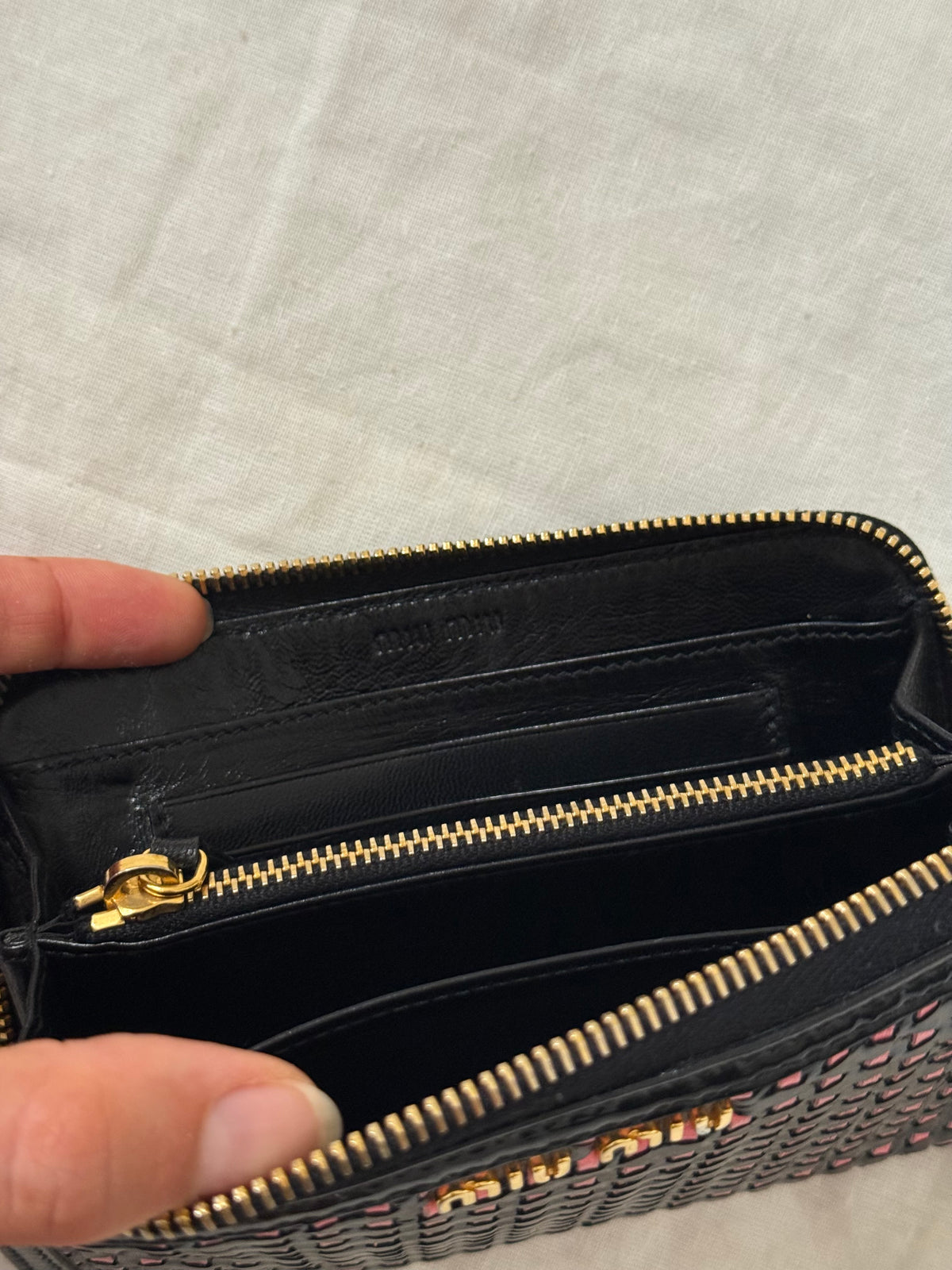 Miu miu portafoglio pelle verniciata nero e rosa