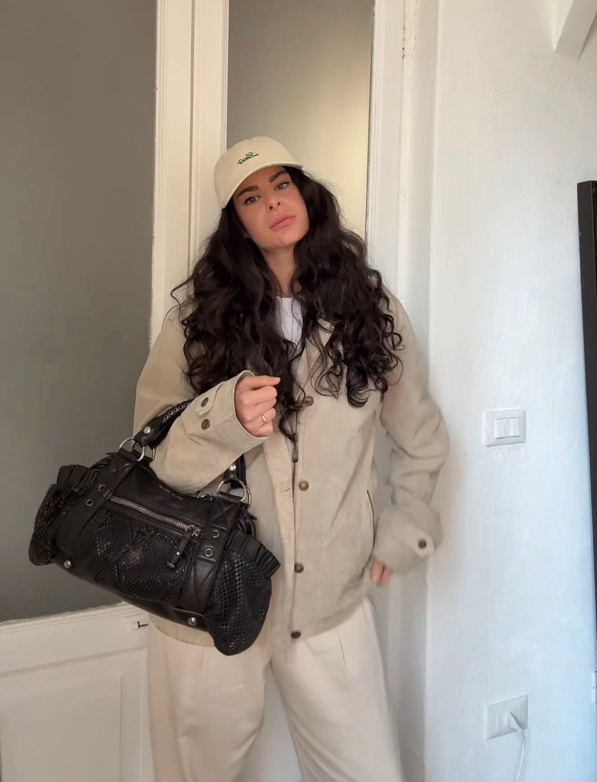 Miu Miu pelle perforata nera