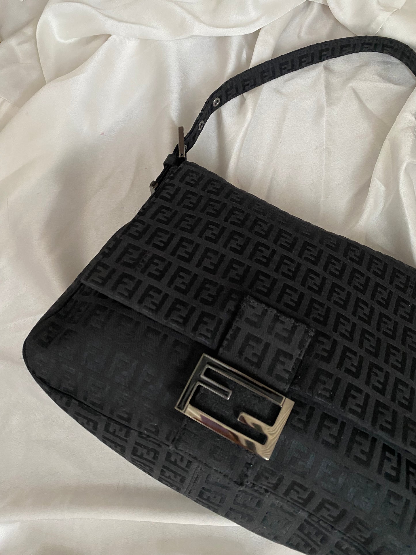 Fendi mom baguette zucchini black