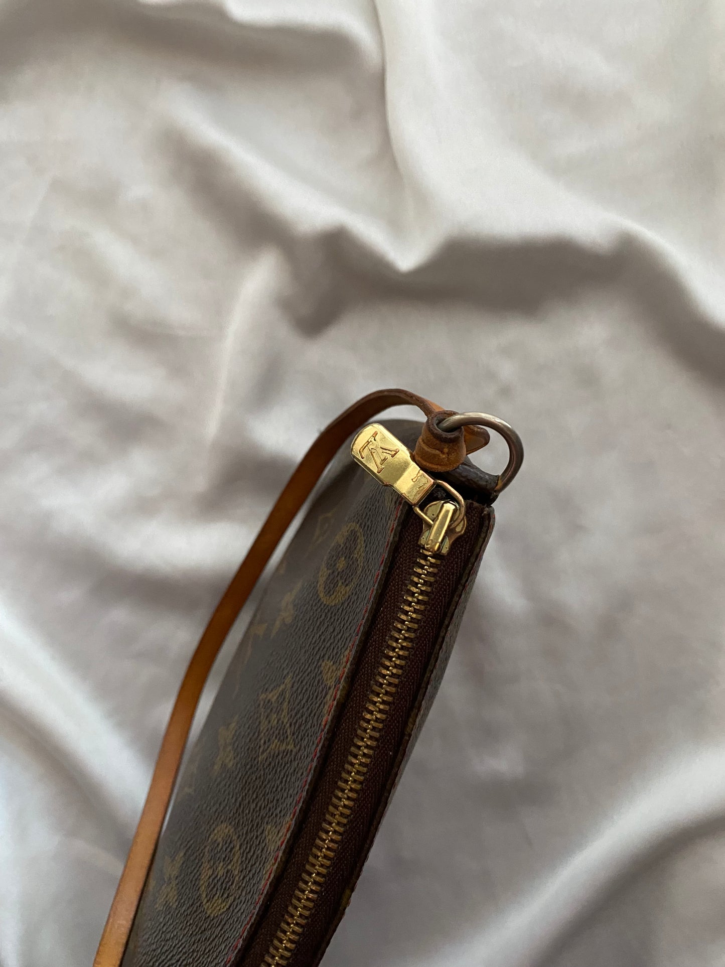 Louis Vuitton pouch accessoire cerises