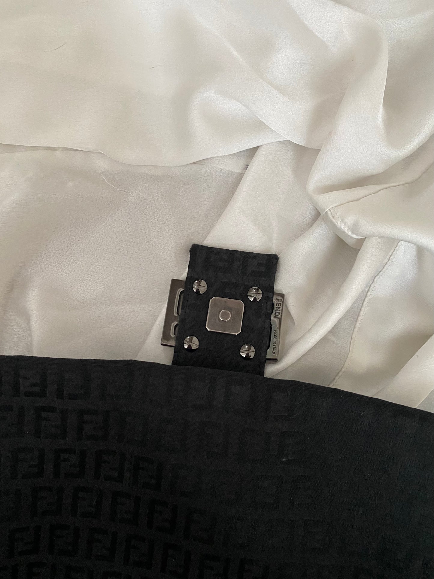 Fendi mom baguette zucchini black