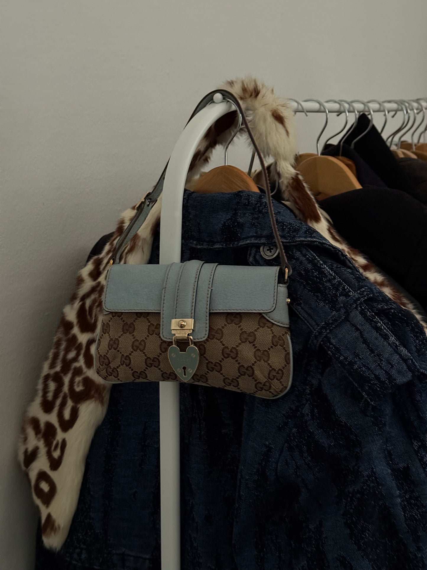 Gucci pochette monogram heartlock light blue