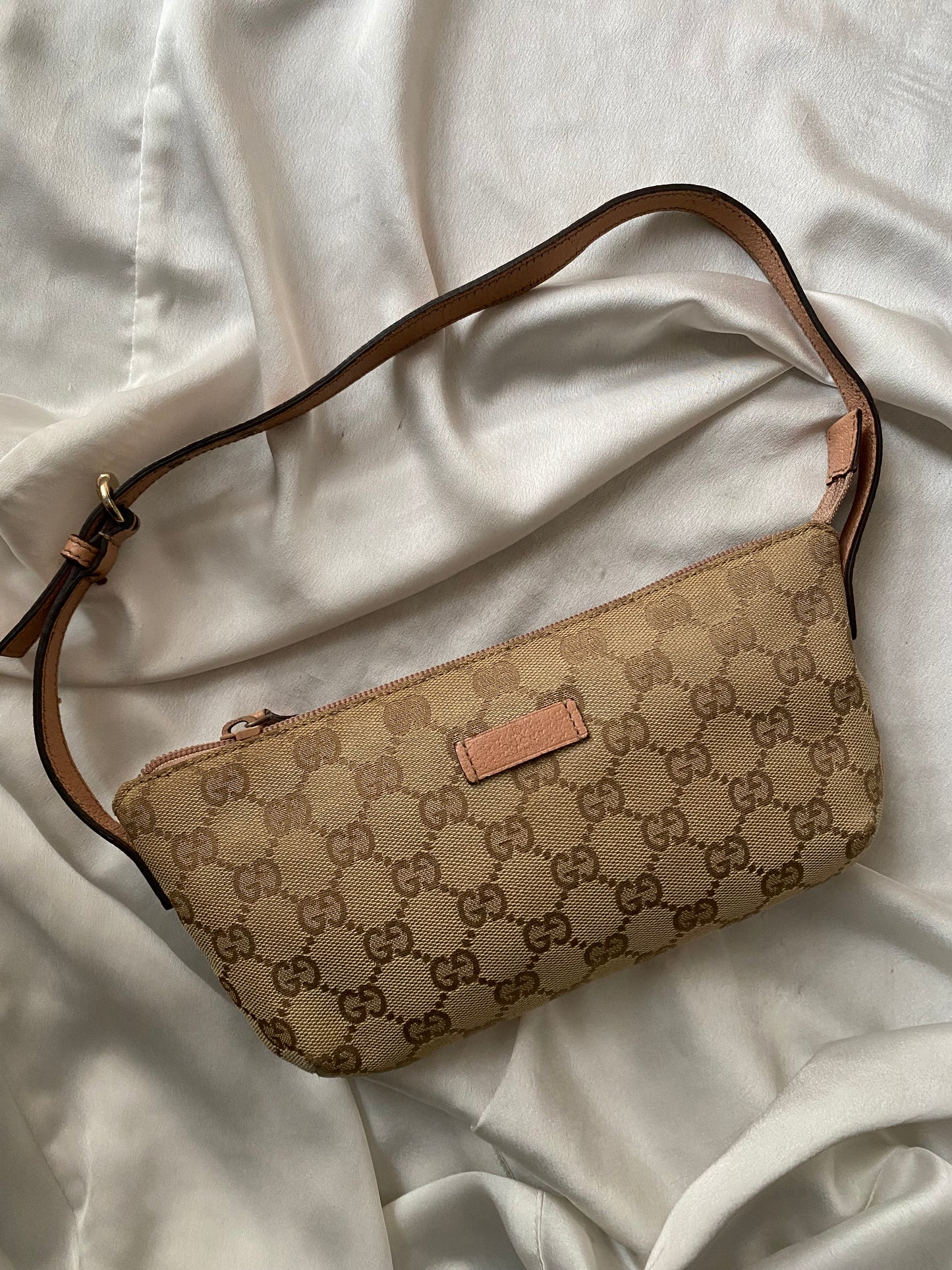 Gucci pretty boat pink hammered leather