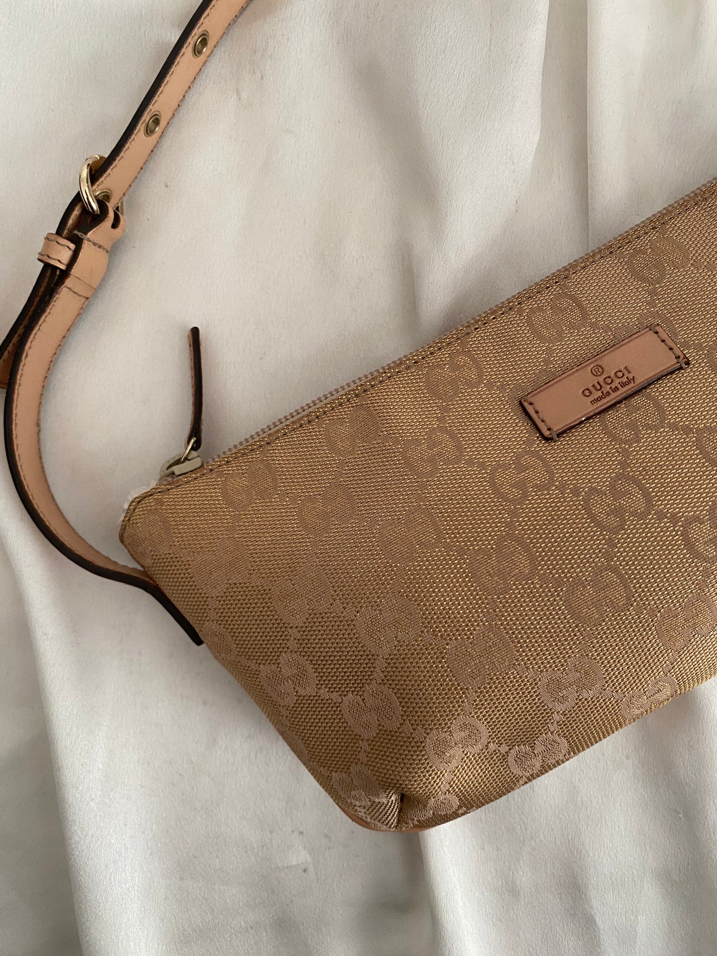 Gucci pretty boat rose gold