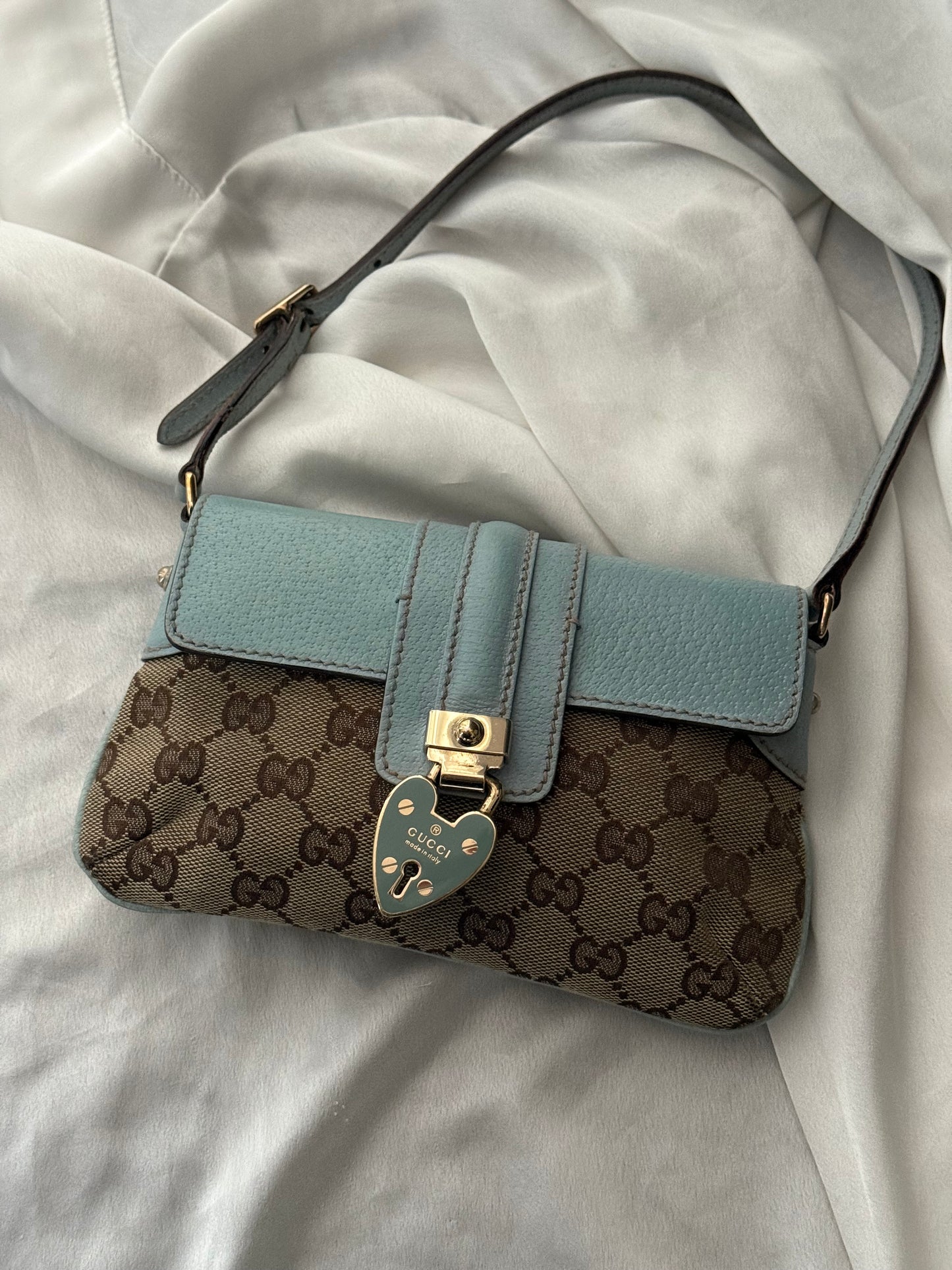 Gucci pochette monogram heartlock light blue