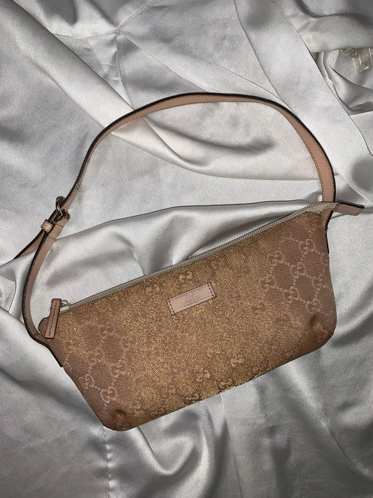 Gucci pretty boat monogram gold
