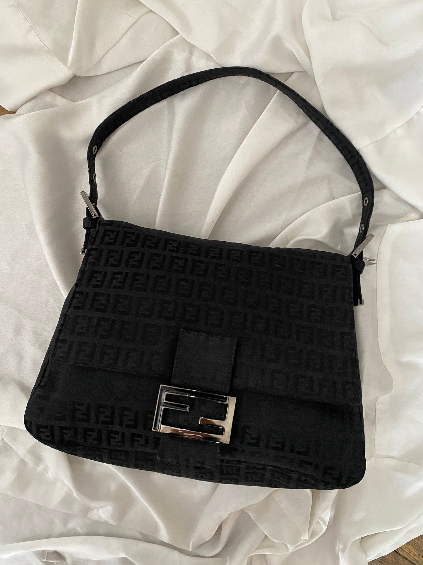 Fendi mom baguette zucchini black