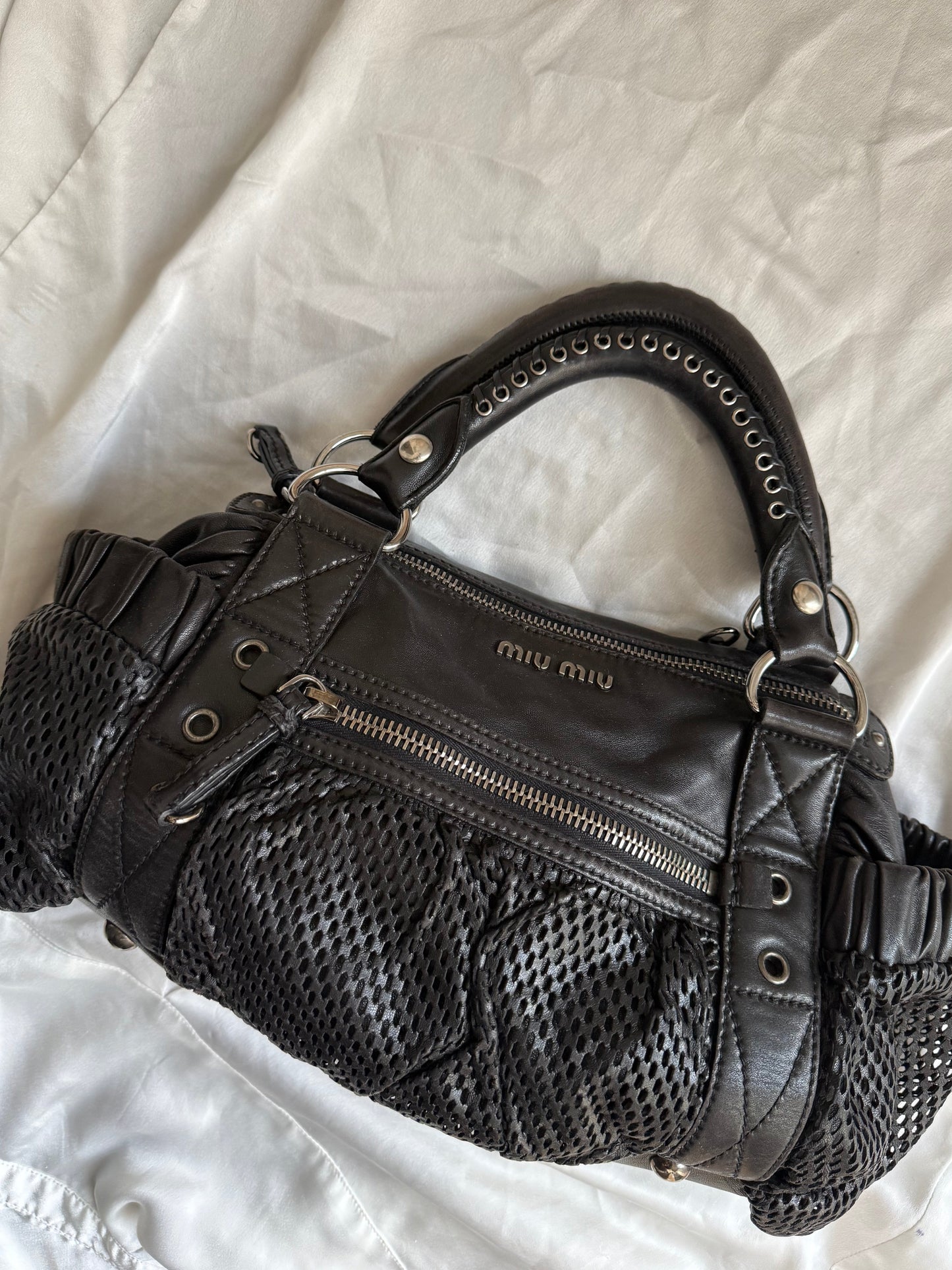 Miu Miu pelle perforata nera