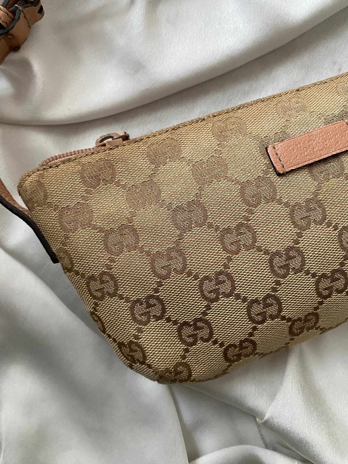 Gucci pretty boat pink hammered leather