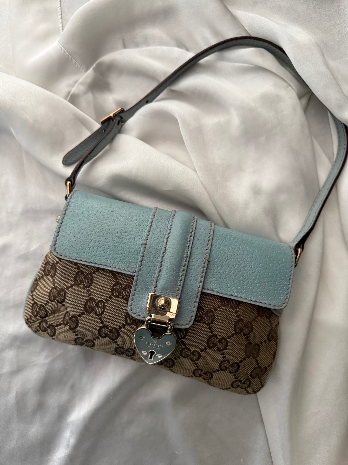 Gucci pochette monogram heartlock light blue