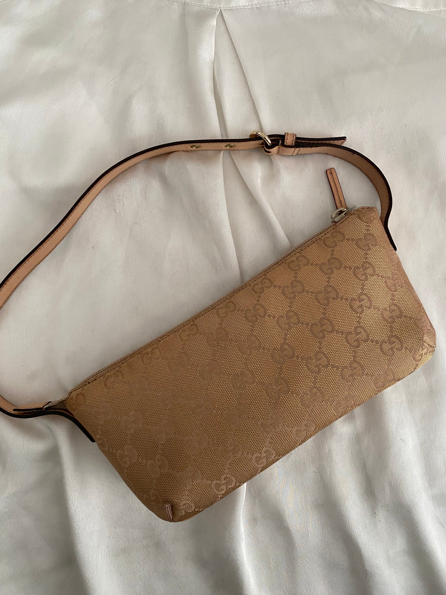 Gucci pretty boat rose gold