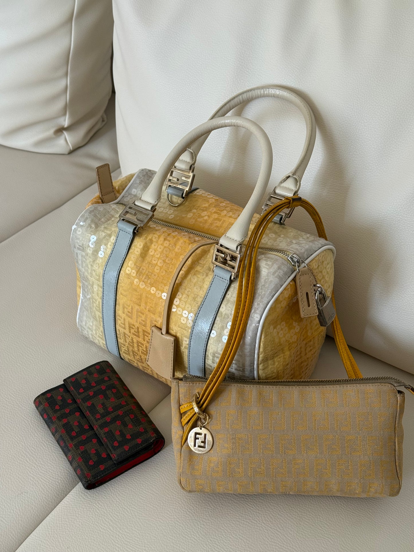 Fendi pochette gold charm triplo manico giallo e beige