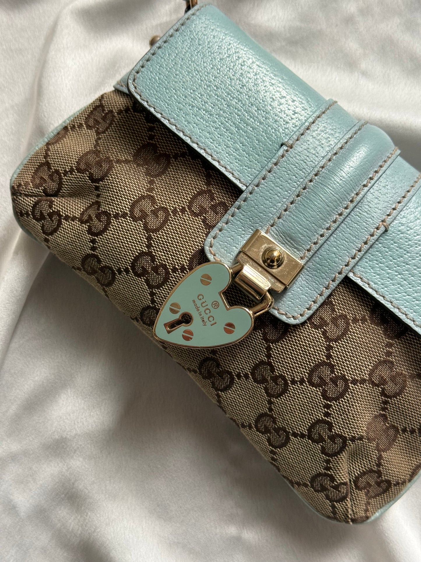 Gucci pochette monogram heartlock light blue