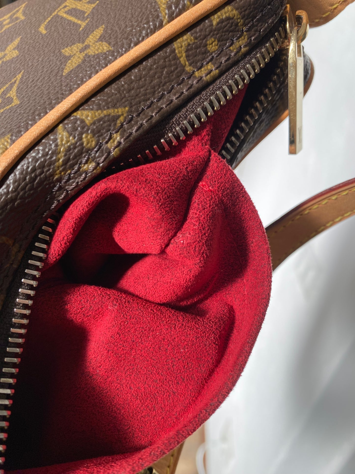 Louis Vuitton croissant pm