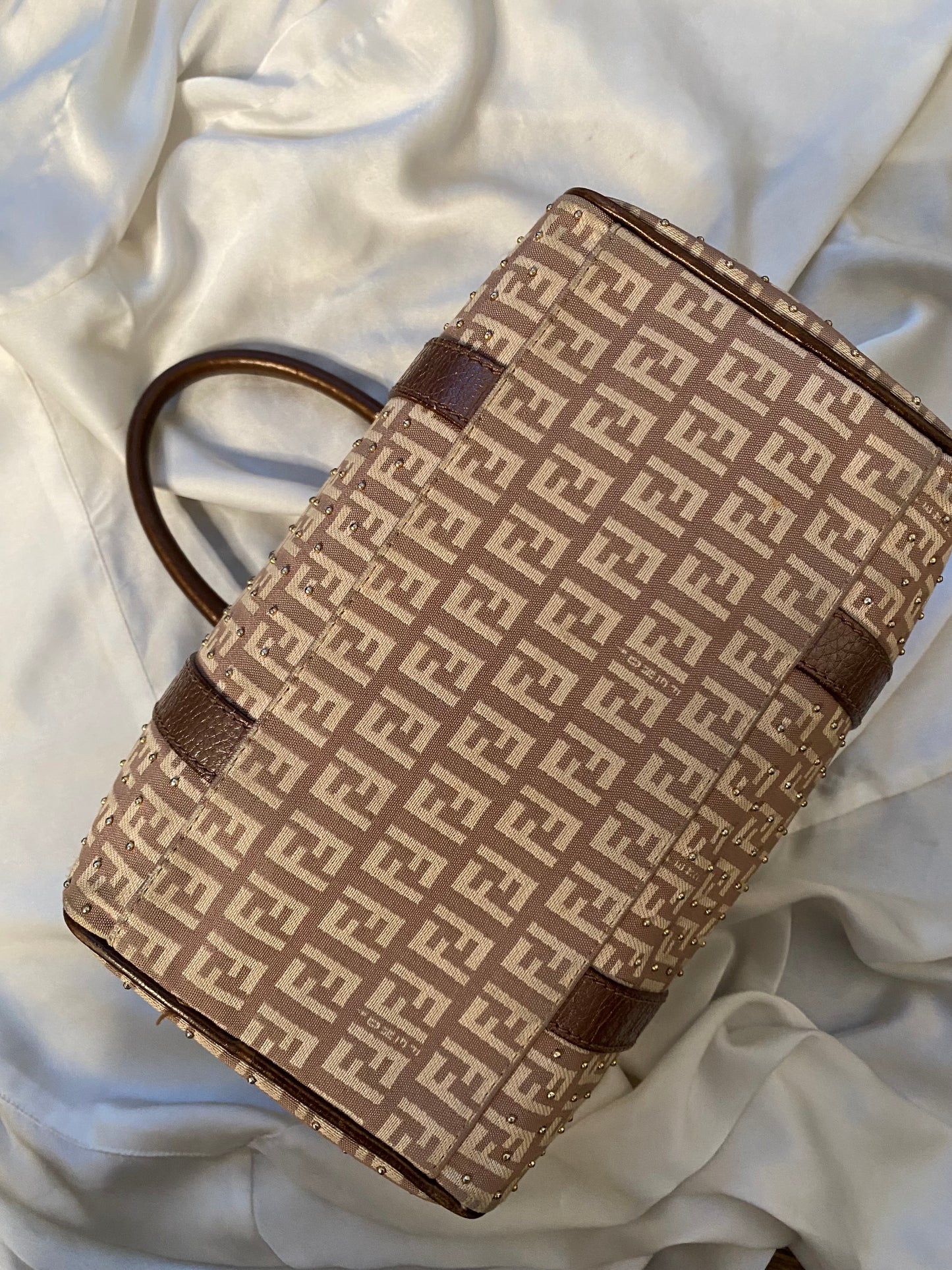 Fendi bauletto forever studs monogram zucchino cipria