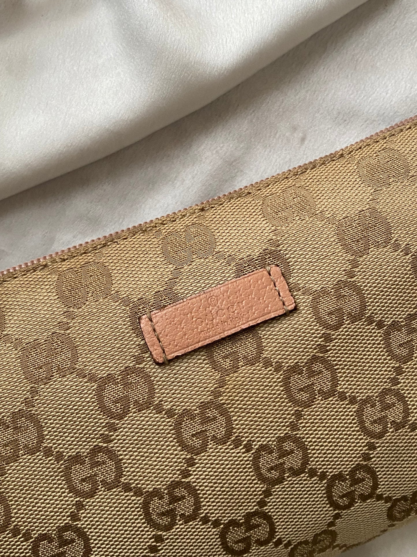 Gucci pretty boat pink hammered leather