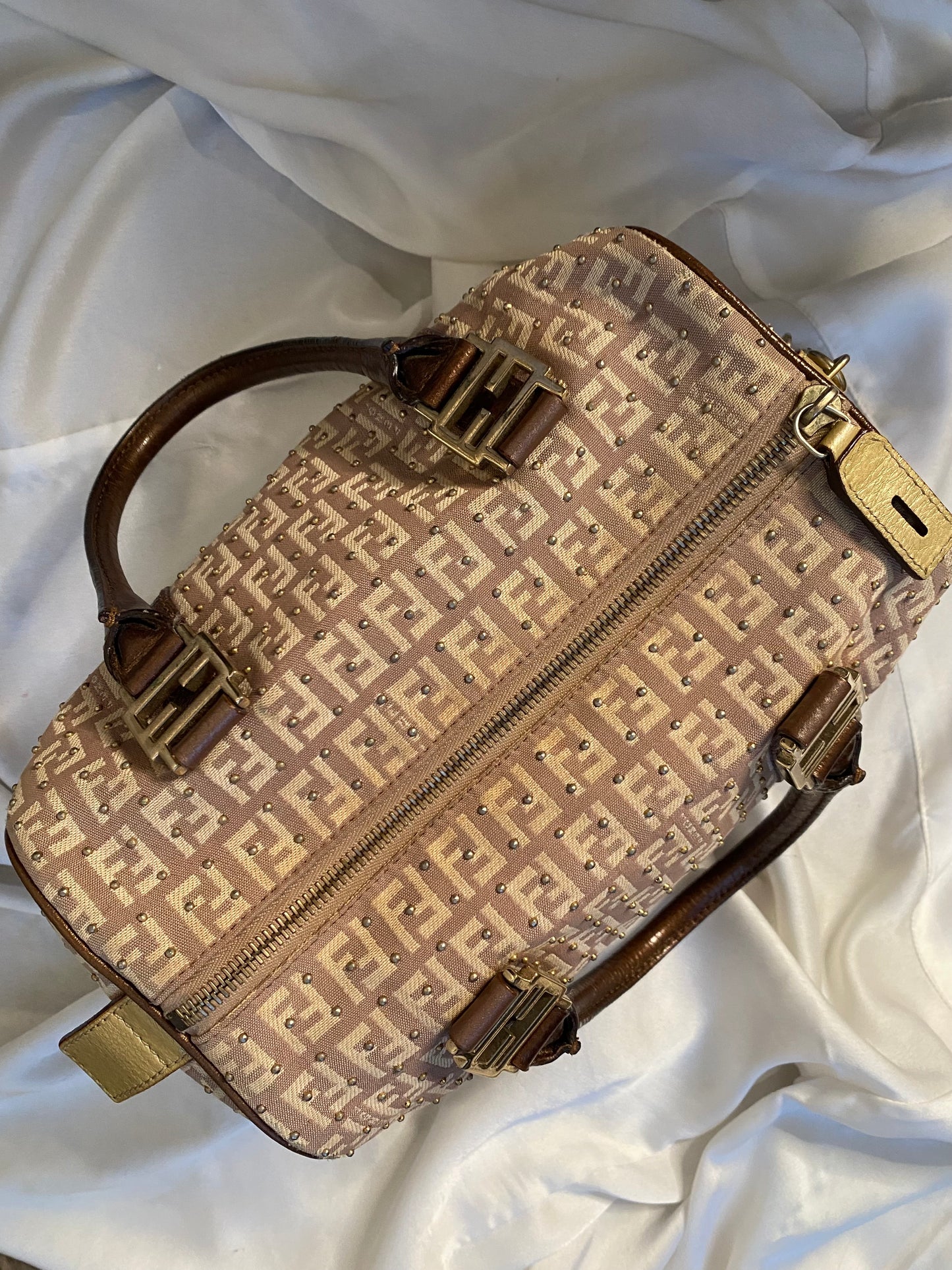 Fendi bauletto forever studs monogram zucchino cipria