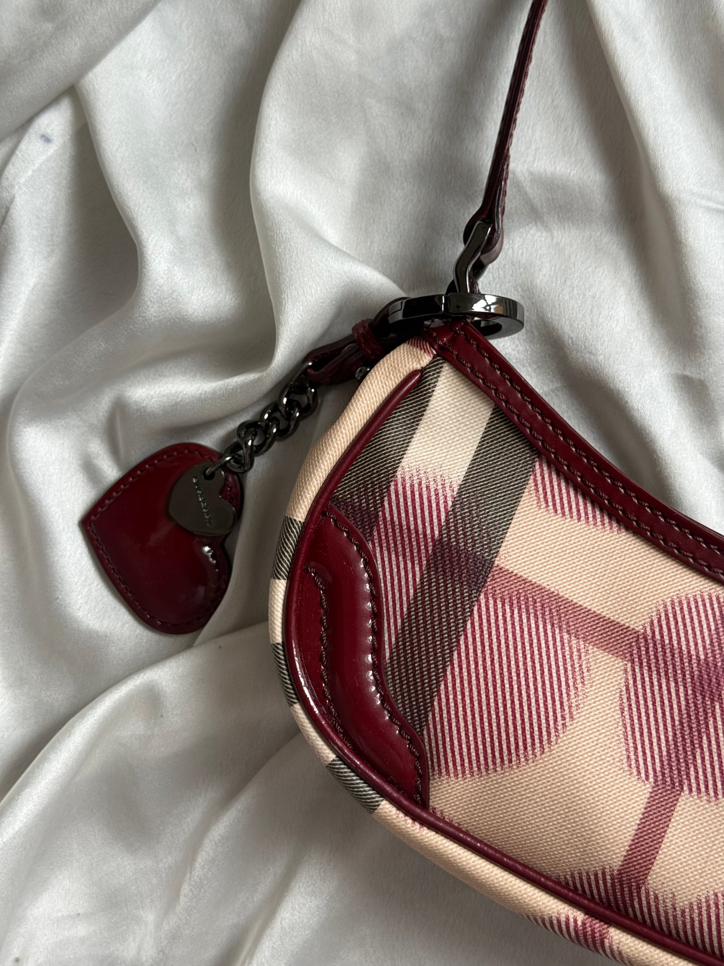 Burberry nova check painted hearts