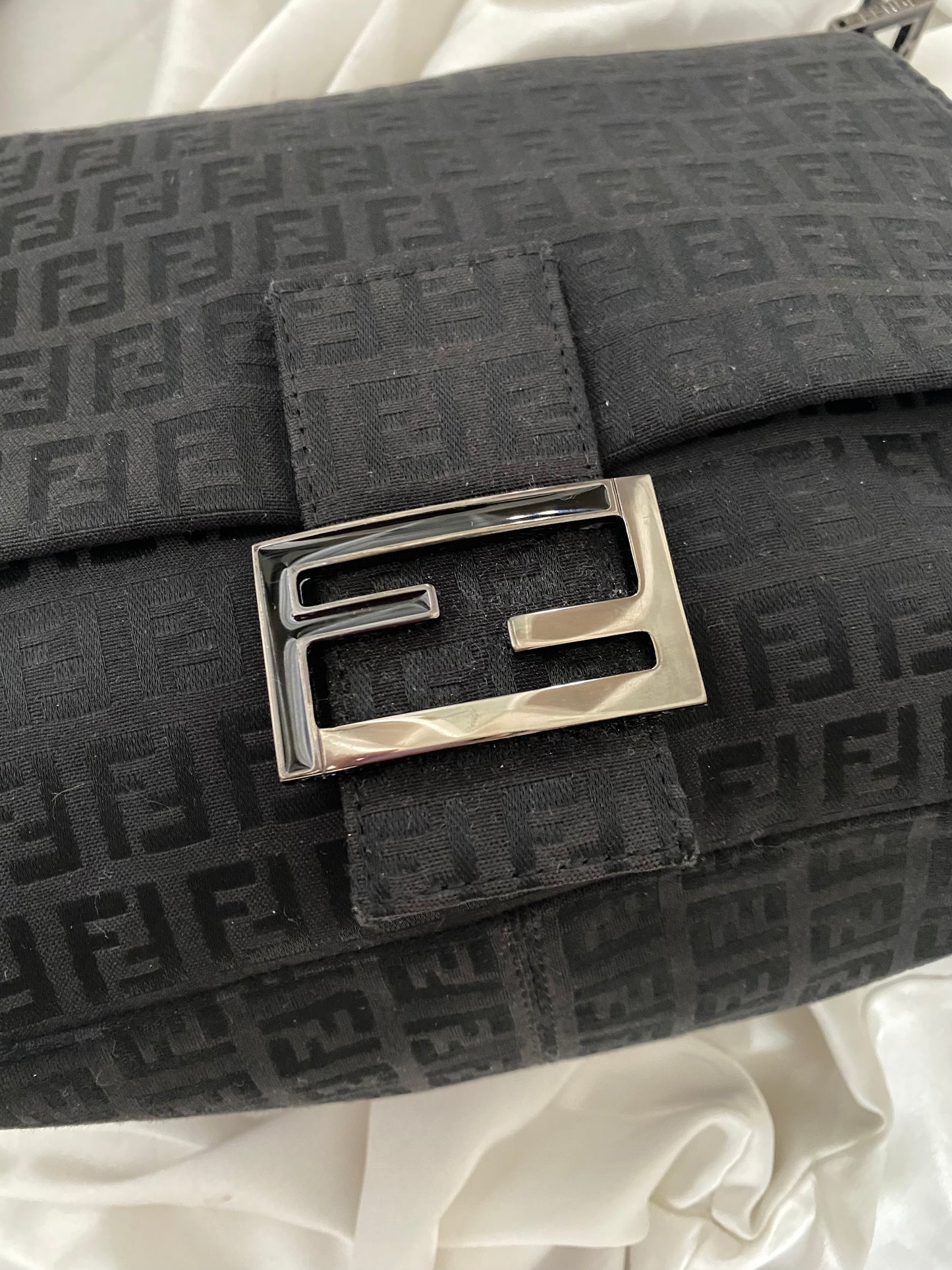 Fendi mom baguette zucchini black